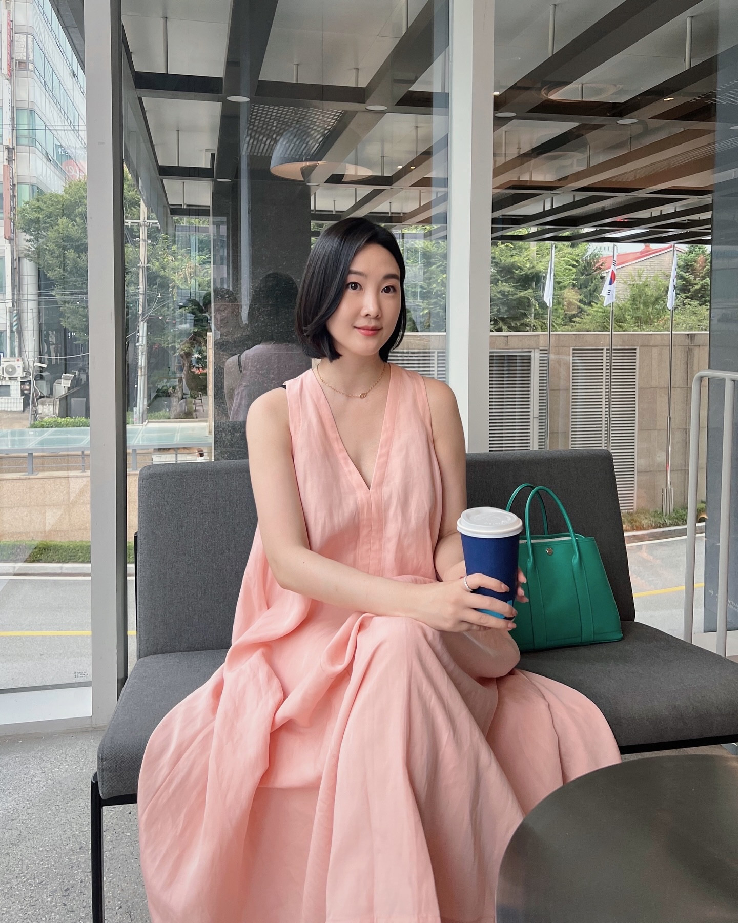 오랜만에 컬러풀하게 입고 싶었던 날💚
세일 때 건진 원피스🍑
좋아하는 장소들
.
.
.
.
.
.
#OOTD #오오티디 #부베트 #부베트서울 #블루보틀
#블루보틀커피 #카페스타그램 #커피맛집 #cosstores #코스 #원피스 #여름코디 #패션스타그램 #패션스타일 #꽃스타그램 #커피타임 #압구정카페 #압구정맛집 #압구정역 #안다즈 #안다즈호텔 #맛집 #먹스타그램 #라이프스타일 #buvette #bluebottlecoffee #seoul #kfashion #liketkit #shopltk

#LTKkorea #LTKsummer #LTKasia