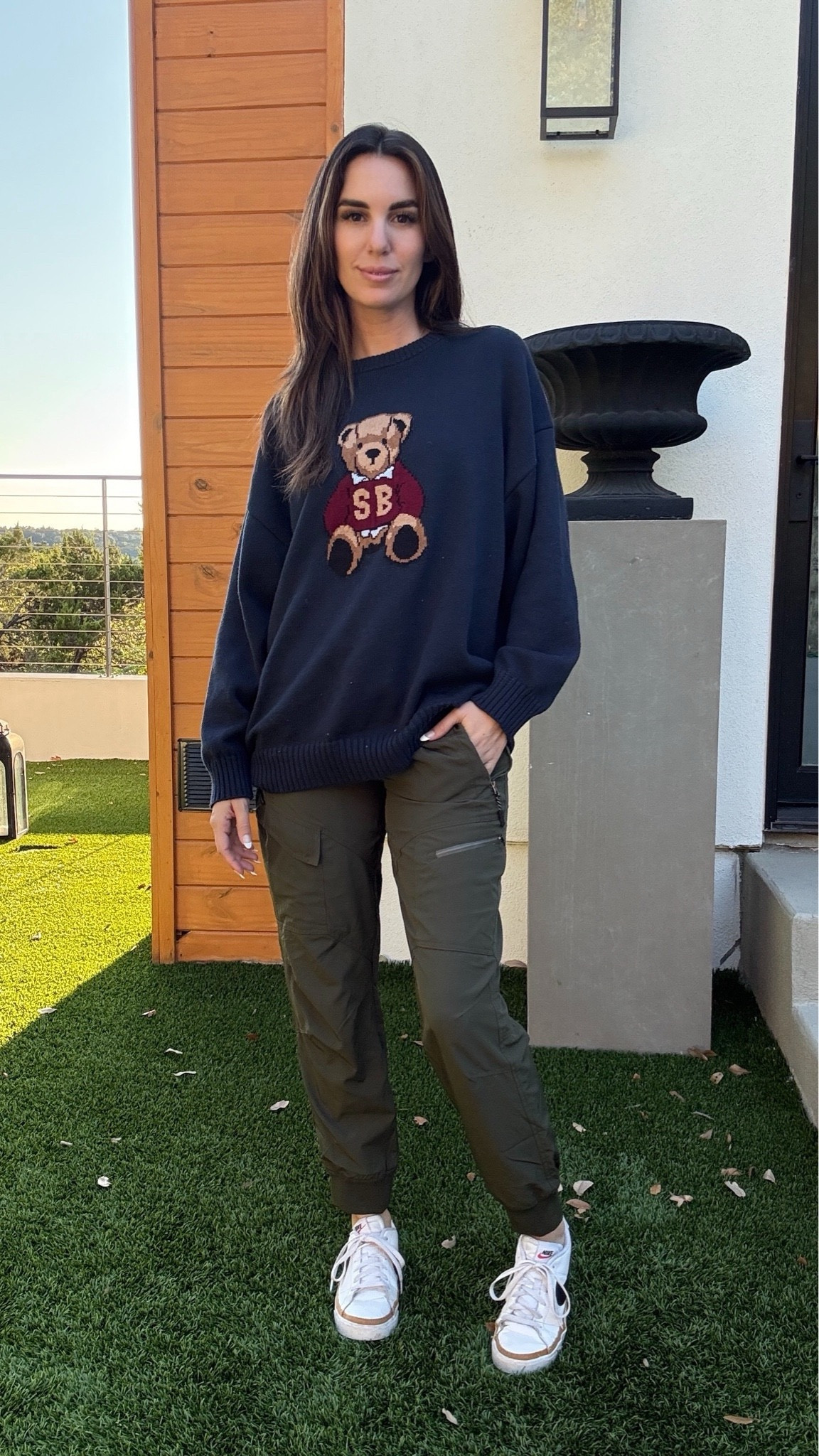 This blue Aritzia Peggy sweater is totally giving classic Ralph Lauren pullover vibes. Not only is it adorable, but it’s also quite versatile and you can wear it all-season long. I paired it with some comfy green cargo joggers and my trusty Nike sneakers.
#everydayfashion #onthegolook #comfyclothes #transitionalwear

#LTKFindsUnder100 #LTKStyleTip #LTKSeasonal
