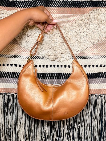 Need a list minute mother’s Day gift or a new bag for the upcoming season? Check out the Nora shoulder bag from Portland leather goods. I got in the shade of Hava and it’s a beautiful copper metallic hue. 

Use code MAMA30 for 30% off

#LTKsalealert #LTKfindsunder100 #LTKGiftGuide