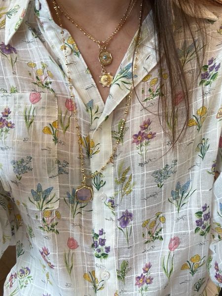 Cutest floral spring blouse from red dress boutique. Runs big! Wearing xs. Wearing with foundrae small belcher necklace and Marlo laz necklace 



#LTKSeasonal #LTKstyletip #LTKfindsunder100
