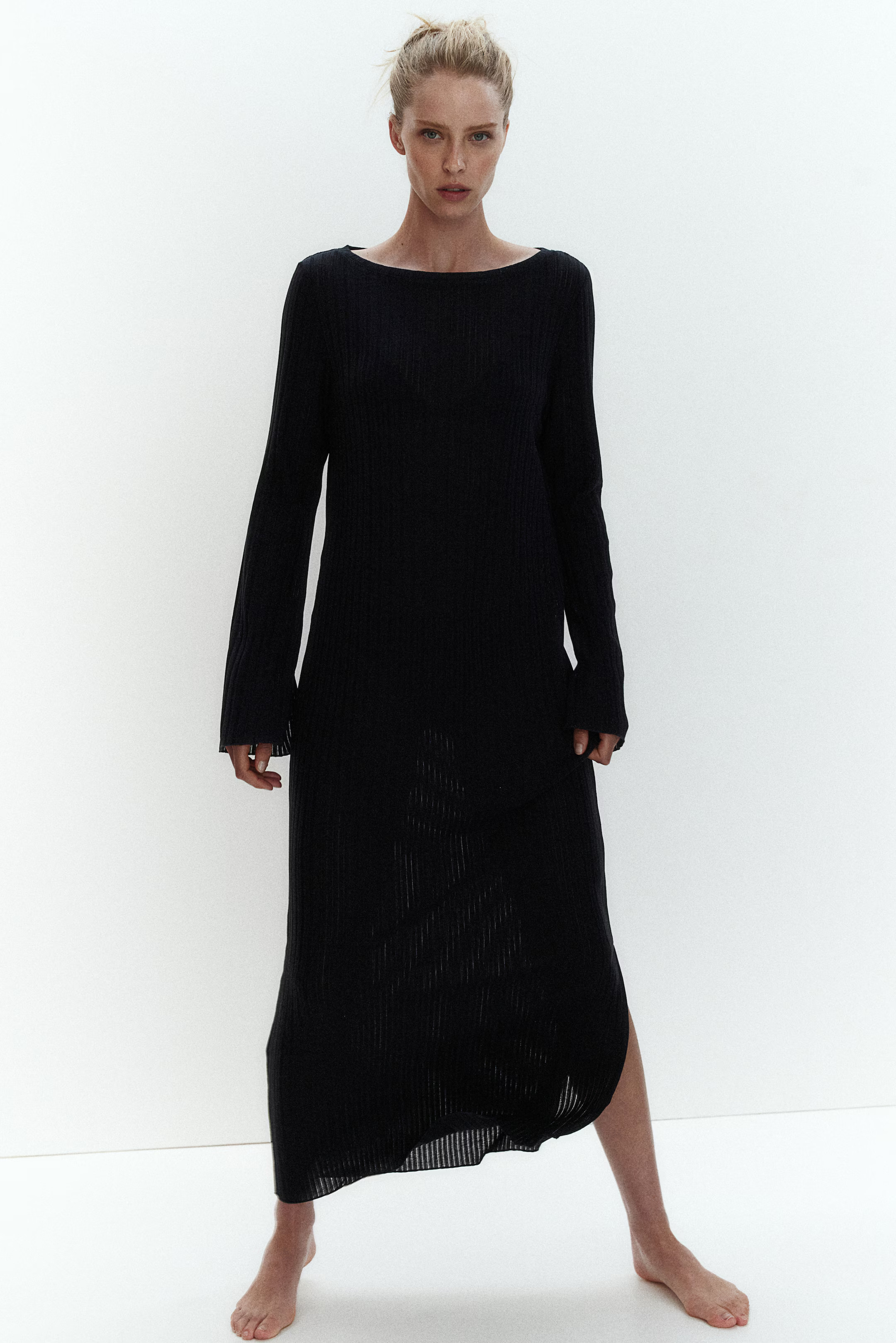 Rib-knit dress | H&M (UK, MY, IN, SG, PH, TW, HK)