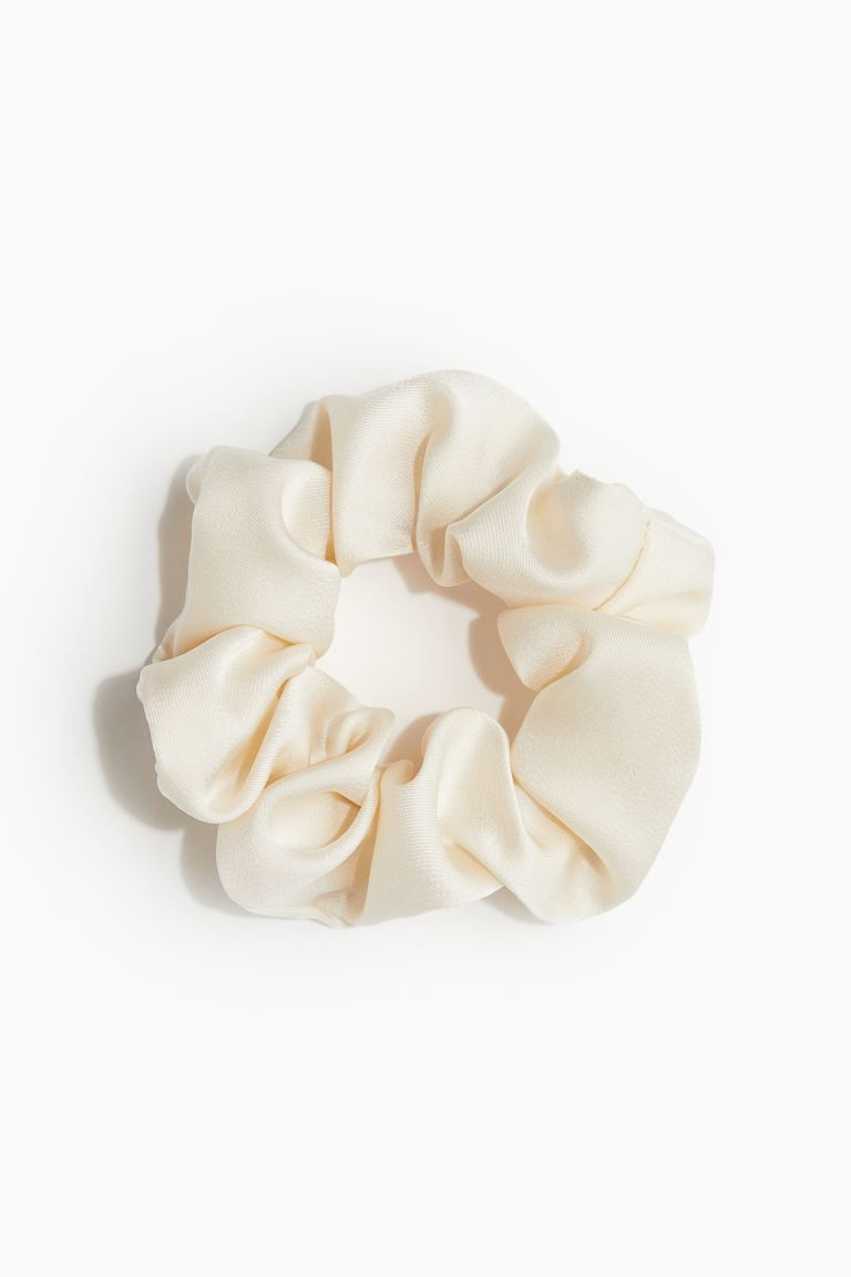 Satin scrunchie | H&M (UK, MY, IN, SG, PH, TW, HK)