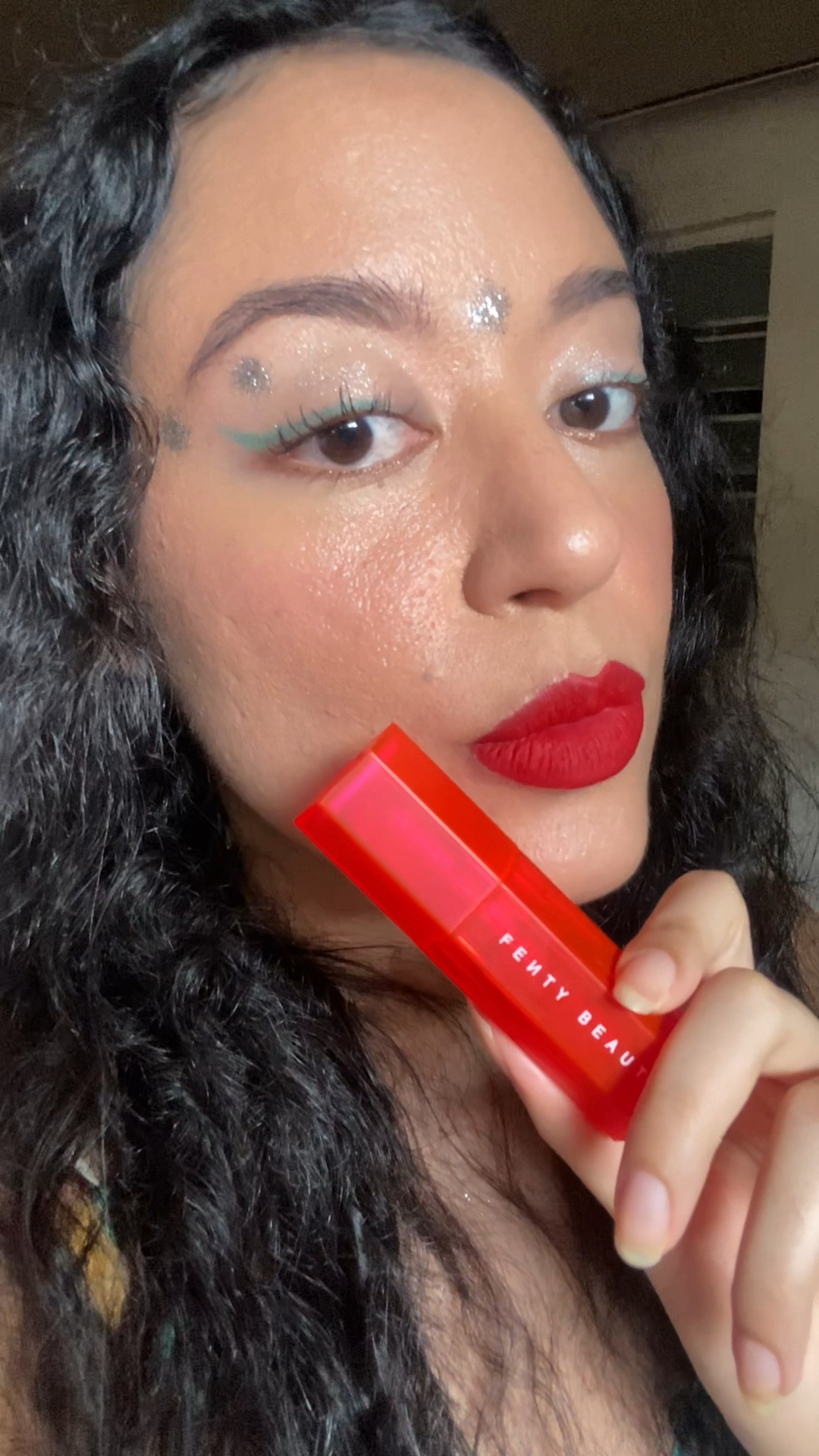 Blush e Lip Balm #fentybeauty que tem a tecnologia de reagir com o pH da pele, fica um tom de rosa lindíssimo e muito hidratante #makecarnaval #carnaval #blush #lipbalm

#LTKbeauty #LTKparties #LTKbrasil
