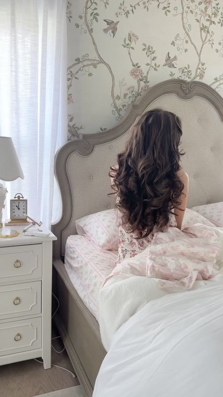 Morning routine faves!🤍
Serena & Lily bedding 
LoveShackFancy sheets
Bedroom decor 

#LTKVideo #LTKHome #LTKFindsUnder100