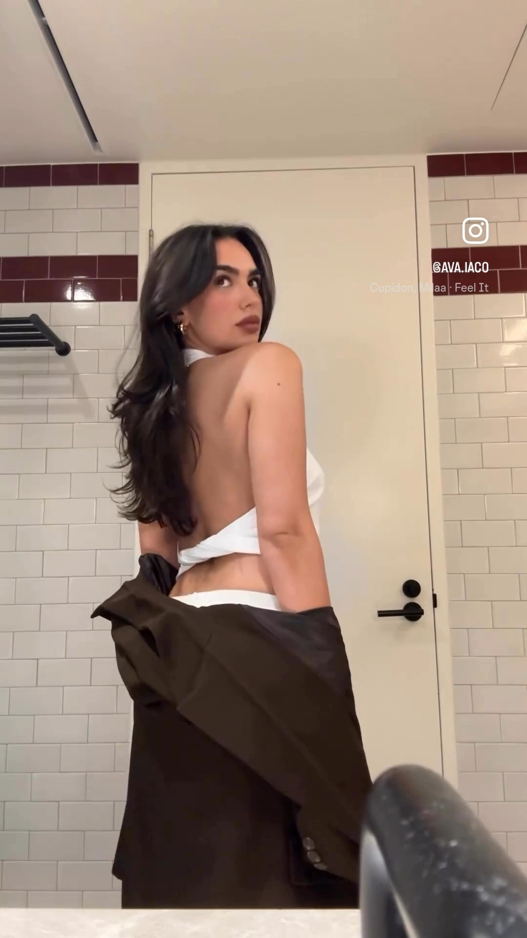 A simple yet sophisticated outfit! I love wearing chocolate browns. The white backless top is Henne, and the low rise white jeans are from Slvrlake. The brown blazer is Style Addict and the bag is Brie Leon!! 

#LTKaustralia #LTKstyletip #LTKbeauty