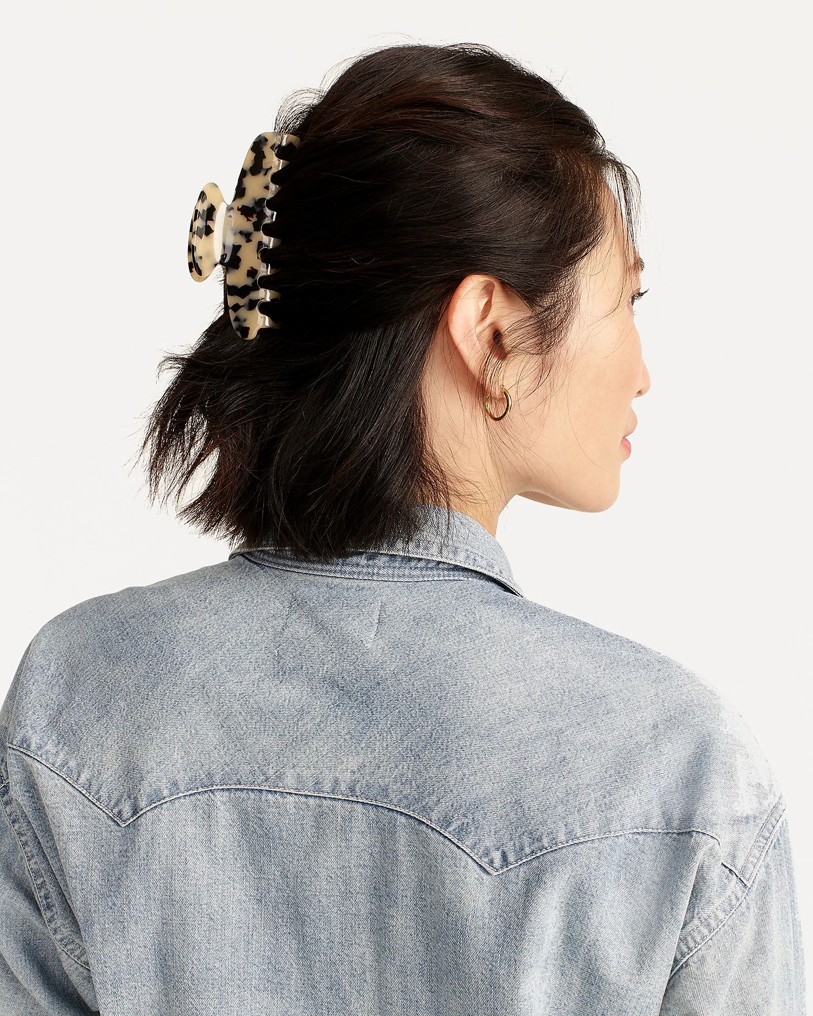 Large claw hair clip in tortoise | J.Crew US