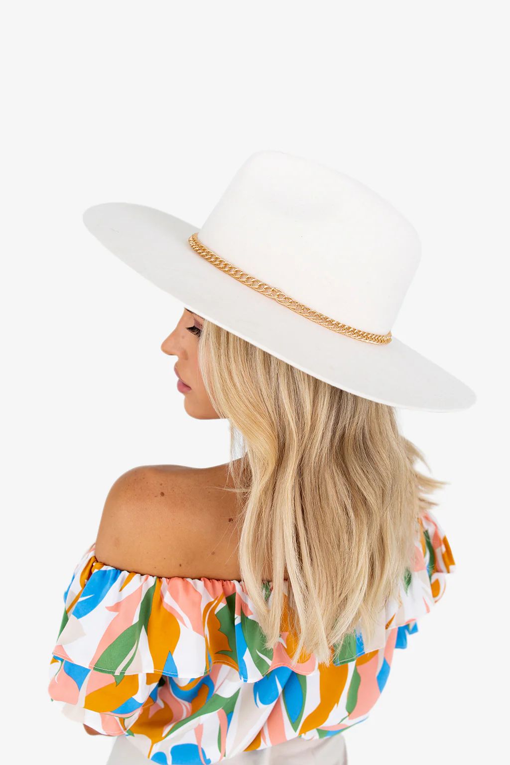 NASHVILLE WHITE HAT WITH GOLD CHAIN | Kittenish