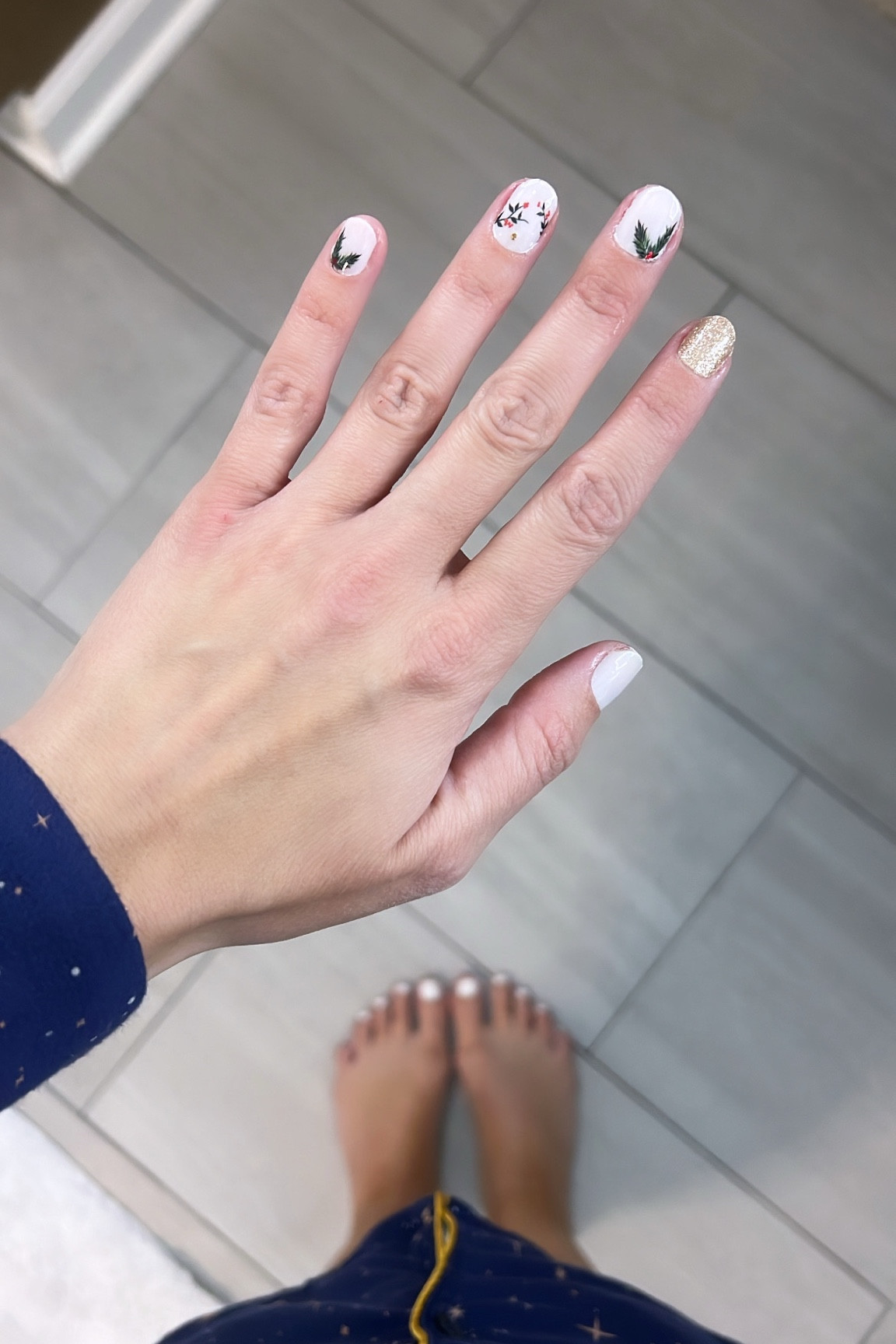 Christmas mani 🎄

#LTKBeauty #LTKHoliday #LTKSeasonal