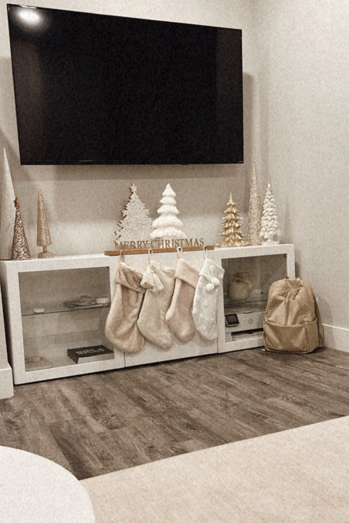 It’s beginning to look a lot like Christmas ✨🤍

#LTKHoliday #LTKSeasonal #LTKHolidaySale