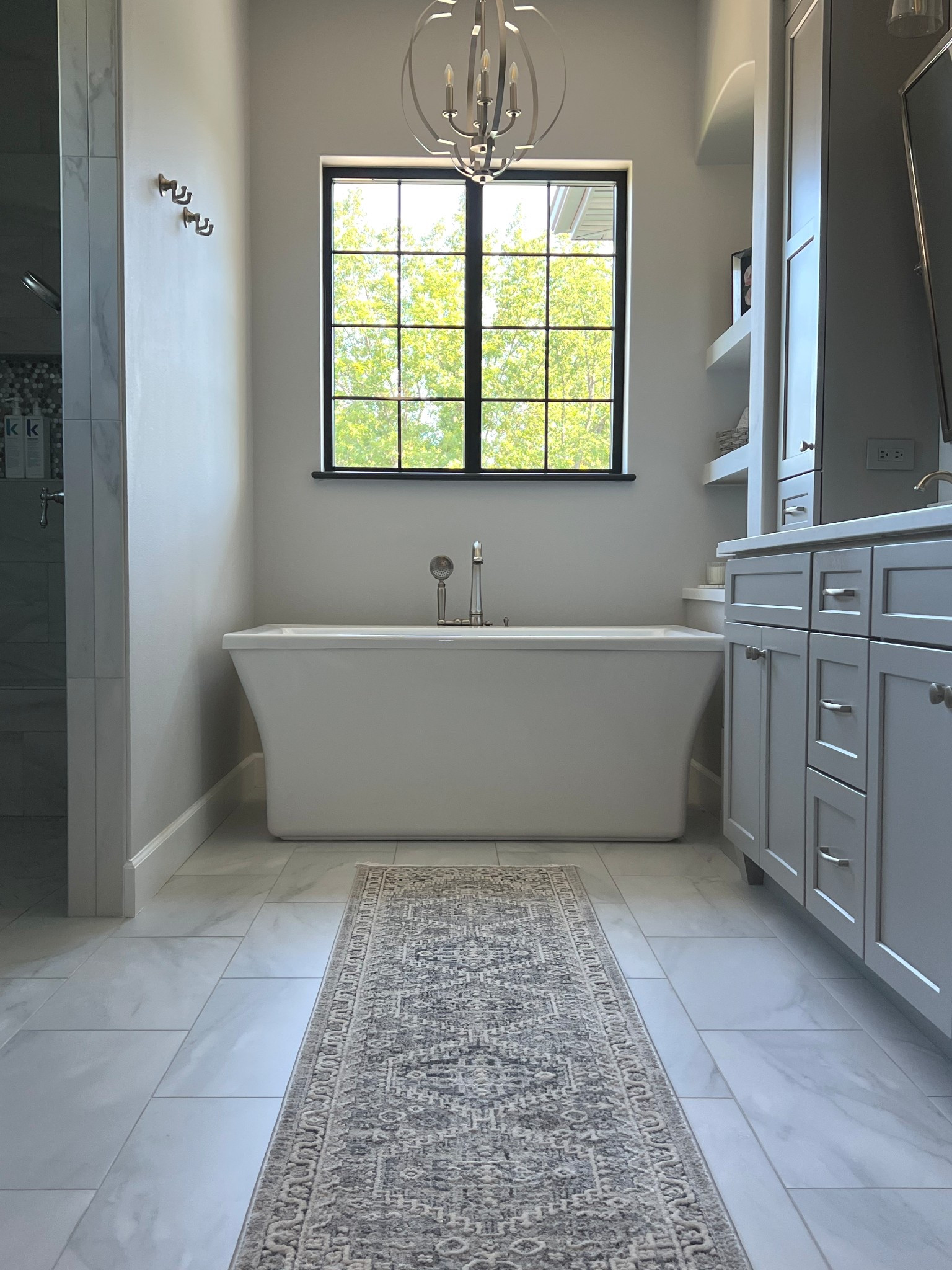 Obsessed with the new runner I got for our bathroom! I love the texture and different tones of blue and grey. 


#homedecor #runner #bathroom #bathroomdecor 

#LTKStyleTip #LTKHome