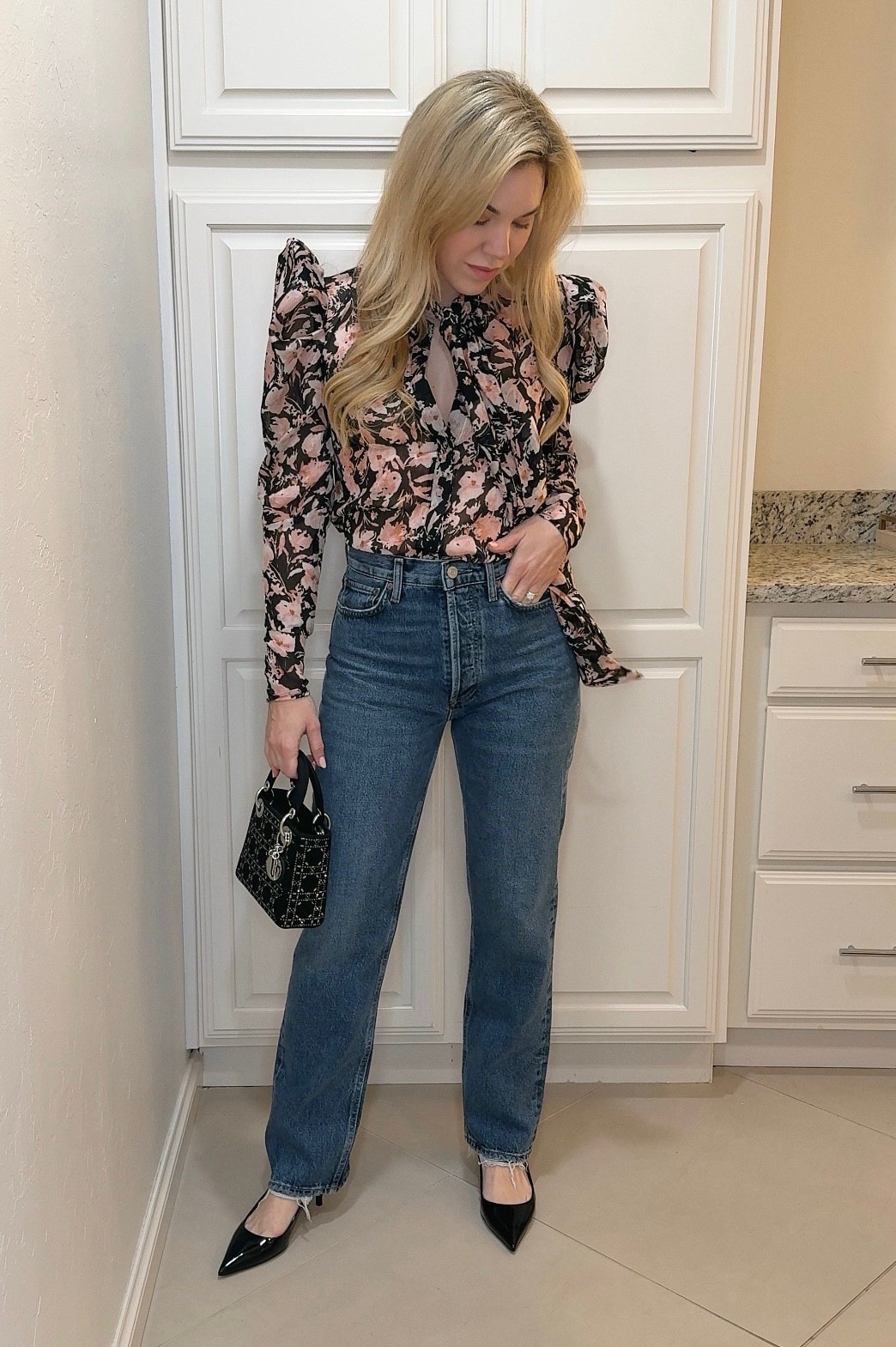 Floral Top
Jeans
Bag
Spring Outfit 