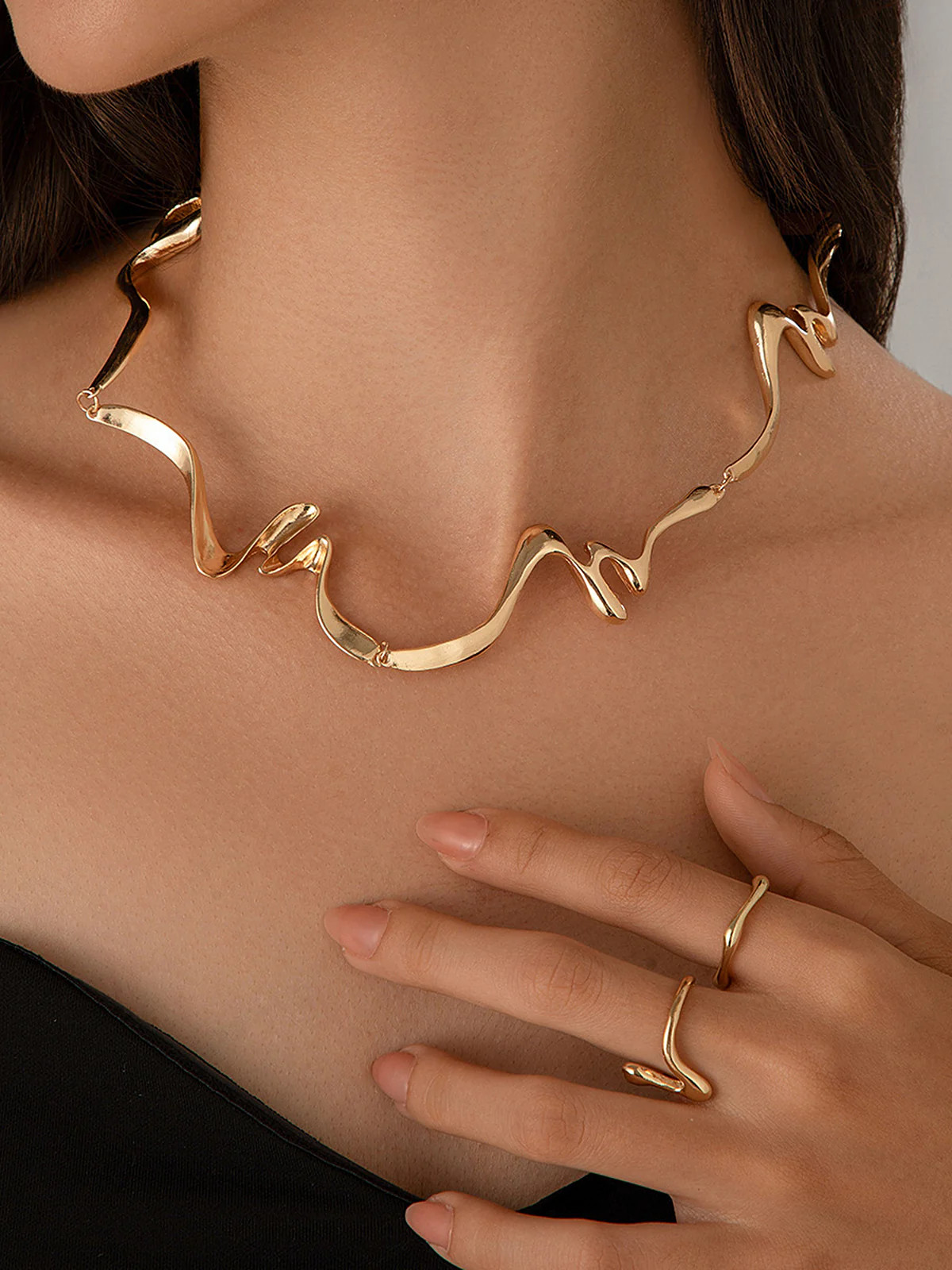 Geometric Wave Statement Choker Necklace | Commense