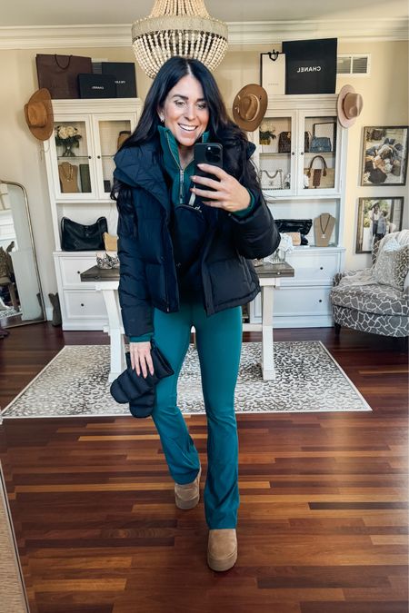 I’m so in love with all things winter at @lululemon🙌🏻 They are giving all the festive vibes and there are so many things perfect for gifting this season🎄This new Storm Teal color is so gorgeous and I’m loving these Wunder Puff Mittens and Wunder Puff Cropped Jacket👌🏼 This combo is the perfect casual winter outfit ❄️ Simply like this post and comment “Link” and I’ll send you all the details straight to your inbox to shop🙌🏻
#lululemoncreator #ad 



#LTKGiftGuide #LTKHoliday #LTKstyletip
