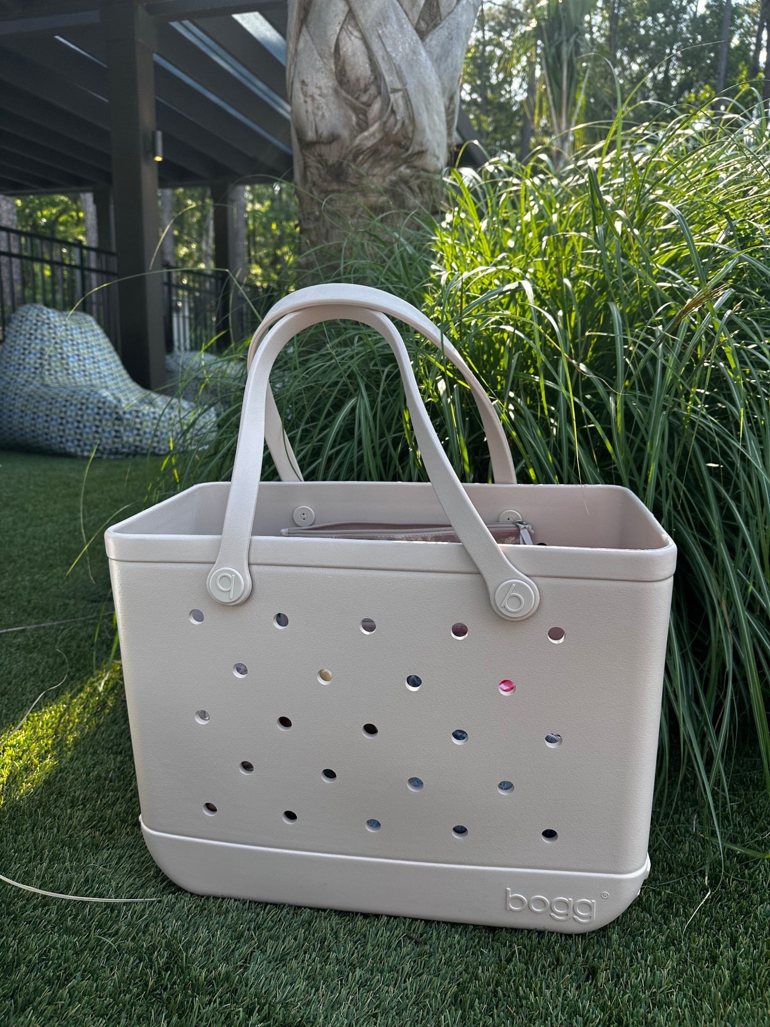 My new daily summer bag ☺️🥂 #bogg #boggbag #summerbag #beachbag 

#LTKSwim #LTKSummerEdit #LTKSeasonal