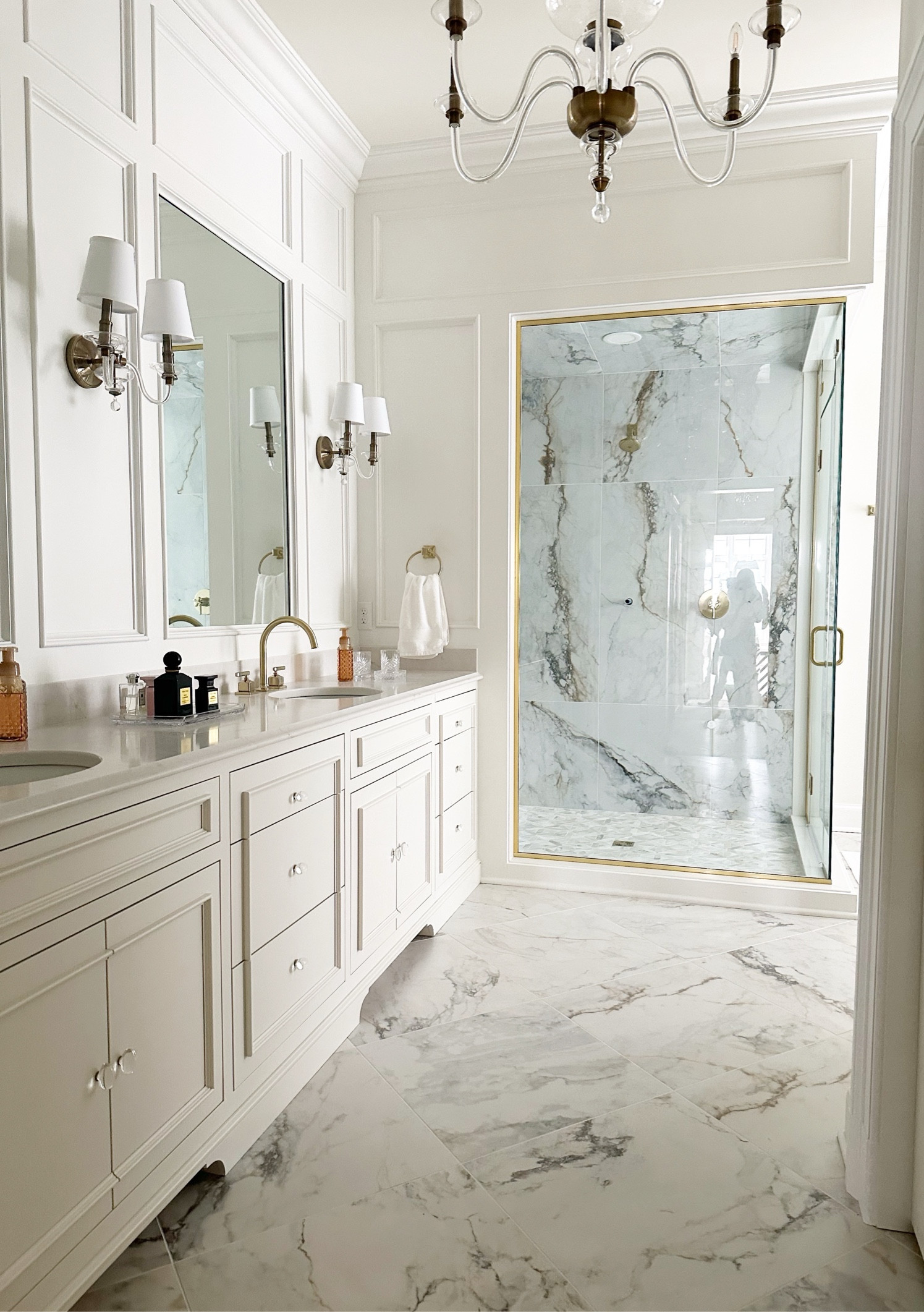 Master, primary bathroom, light fixtures, white bathroom, double sconces, glass, brass chandelier

#LTKhome #LTKsalealert #LTKstyletip