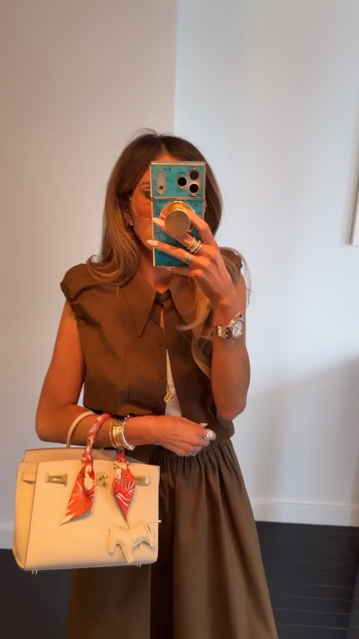 Outfit of the day in NYC! Cute and comfortable set to run errands in!! I’m wearing a small top and XS skirt!

Revolve fashion, Revolve finds, Fall outfits women, Autumn outfits, Teacher outfits, Business casual workwear, Pre-fall outfits, Gemma Beauty, Emily Gemma

#LTKdayinmylife #LTKootd #LTKWorkwear