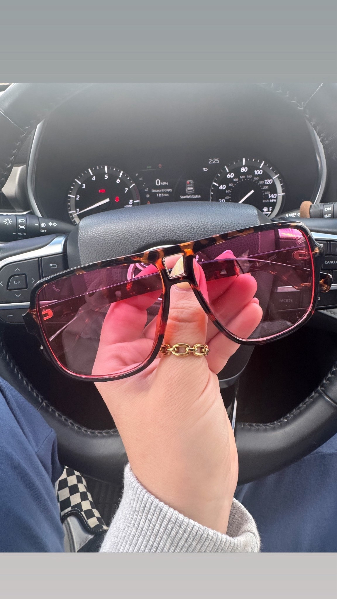 These sunglasses 😍

#LTKootd #LTKmomlife #LTKSaleAlert