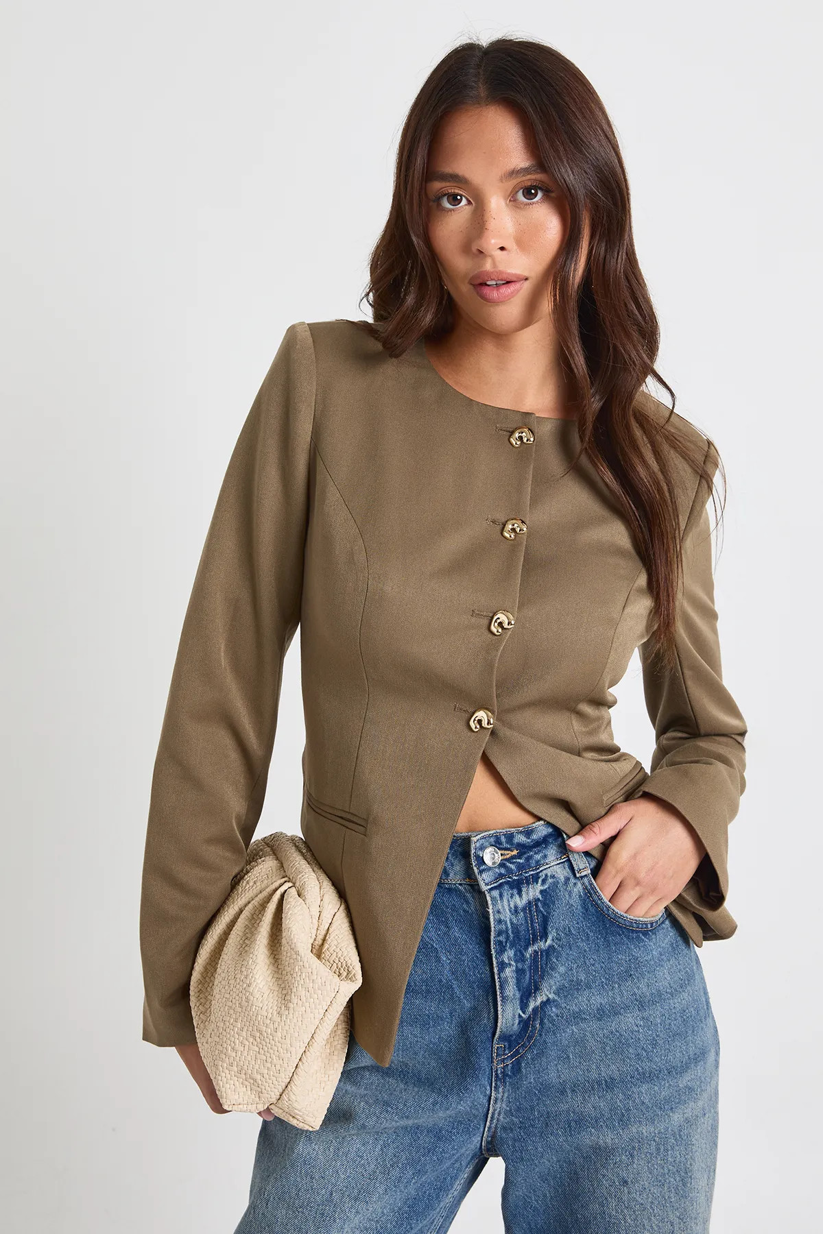 Jackets & Coats | Blazer ajusté sans col à garniture dorée | boohoo | Boohoo.com (FR)