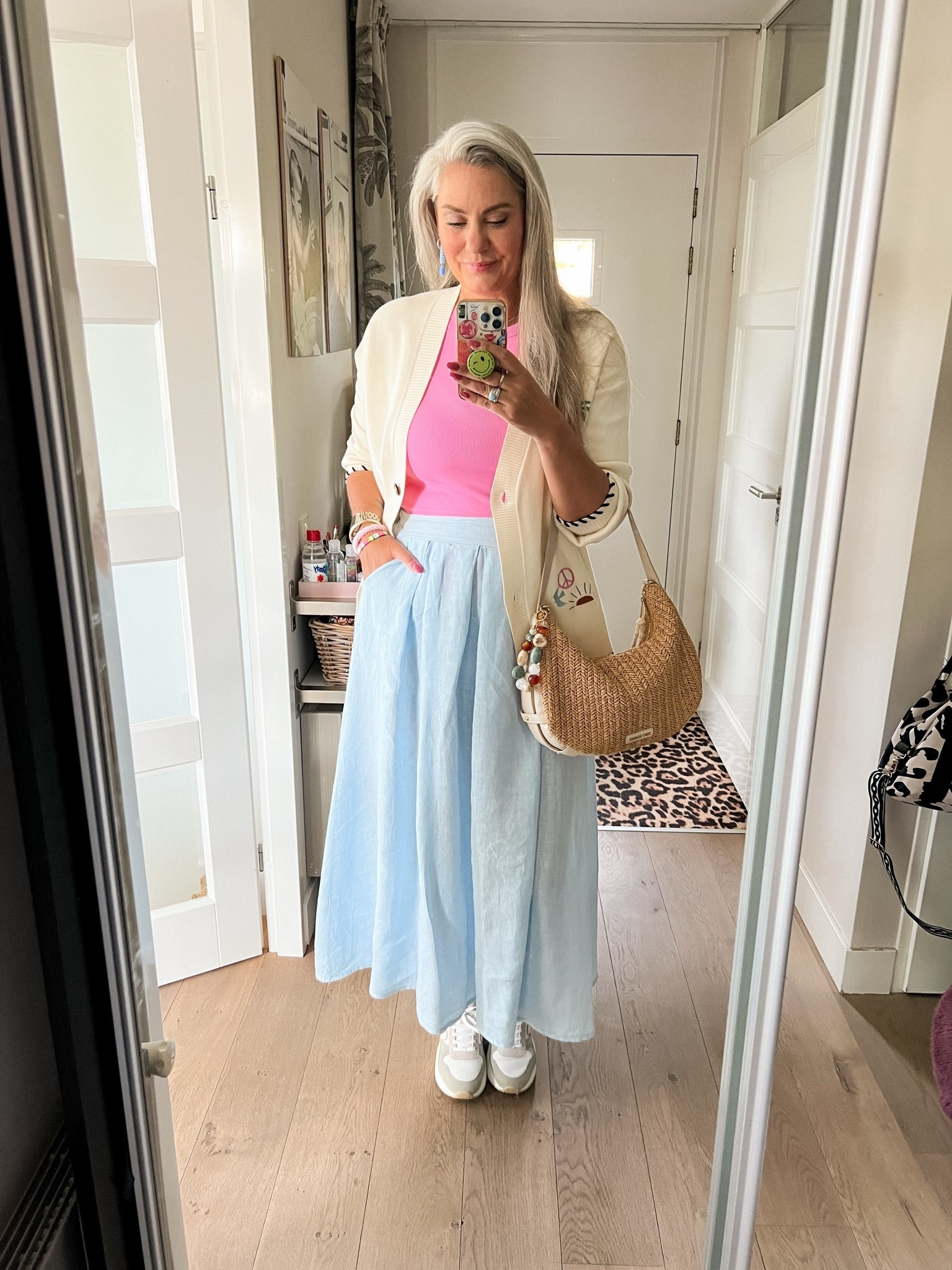 OOTD - zondag. Roze tank top (maat L, https://most-wanted-nl.mtpc.se/6168848) op een lichtblauwe linnen rok (Réunion, maat 1), chunky sneakers van Hub (tts), een oud vest van Never Fully Dressed en een rotan tas van Hey Marly

#LTKnederlands #LTKeurope #LTKmidsize