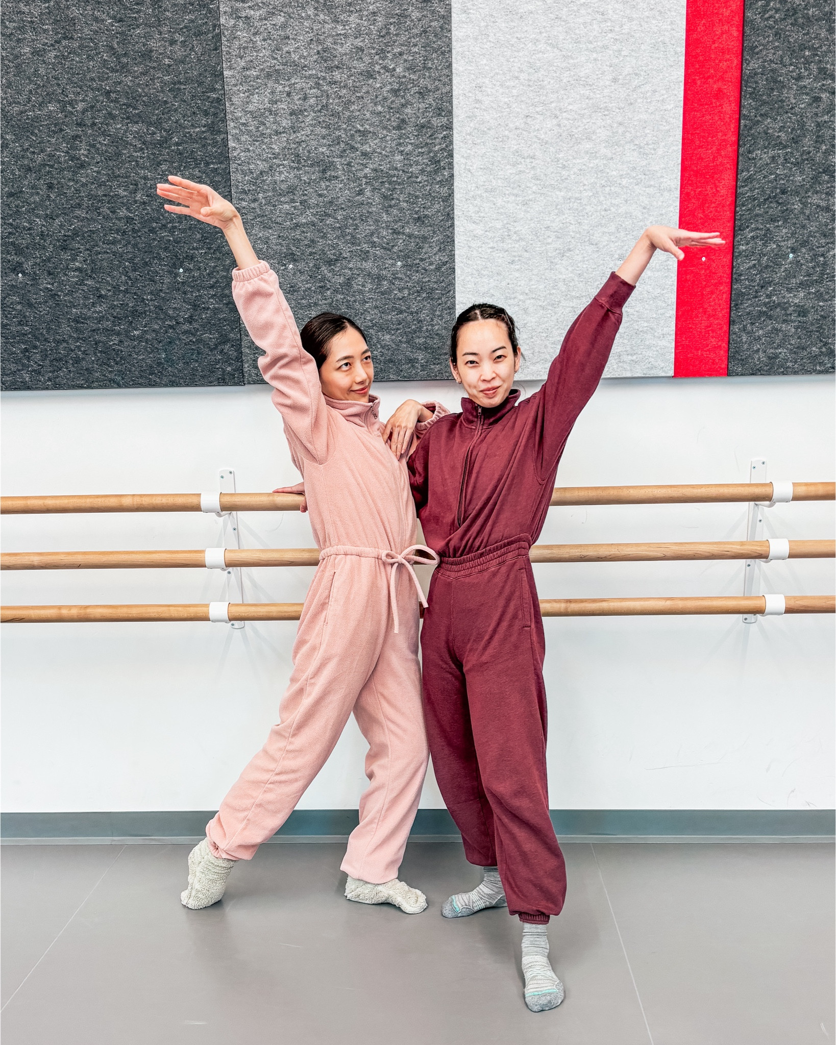 Abercrombie finally gets balletcore right with this maroon long sleeve jumpsuit! It’s the perfect warmup for adult ballet class 😊🩰 I’m 5’2” and wearing an XS Petite

#LTKFindsUnder100 #LTKFitness #LTKActive