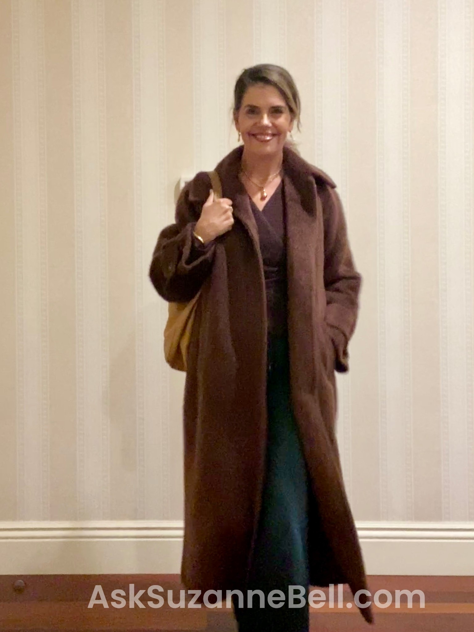 Chocolate Brown 🤎

OOTD: faux fur brown long coat | Anthropologie, espresso brown mohair wrap sweater | And Other Stories , ‘Alicent’ wide leg jean | L’Agence , square tow booties | Vince, slouchy hobo bag | Tory Burch, gold chain necklaces | Cuyana, Monica Vinader

Exact or similar pieces linked below to browse. 💋 

#LTKSaleAlert #LTKFindsUnder100 #LTKootd