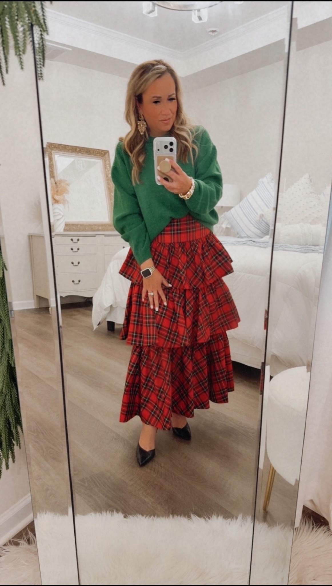 Holiday outfit inspo, but make it chic. Festive layers, timeless textures, and an effortless look perfect for parties, dinners, and everything in between.

#HolidayOutfitInspo #HolidayStyle #FestiveFashion #WinterStyle #ChicHoliday #SeasonalStyle #HolidayLook #WinterOutfitInspo #EffortlessStyle #LTKStyle

#LTKHoliday #LTKootd #LTKSeasonal