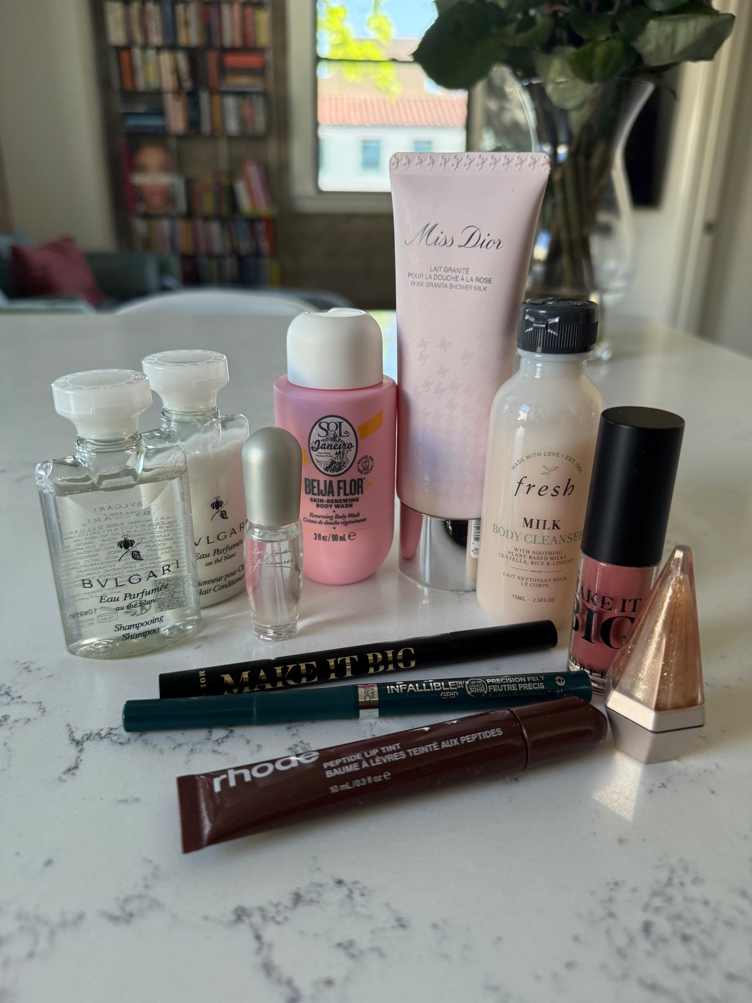 got some new goodies :)

getting travel sizes are underrated even when you like the way something smells. 

it's a great way to test it out before committing to a full size and of course that full price 😬

hair care 
• blvgari shampoo & conditioner

perfume 
• estée lauder parfum (pleasures)

skincare 
• sol de janero (beija flor) body wash
• miss dior - rose shower milk
• fresh - milk body cleanser 

makeup
• morphe - make it big - plumping lip gloss (natural born kisser)
• morphe - make it big - brush-tip liquid liner (black)
• urban decay - stoned vibes lip gloss (light)
• l'oréal - infallible - grip precision felt waterproof eyeliner (green)
• rhode - lip tint (expresso) 

#LTKGiftGuide #LTKBeauty #LTKFindsUnder50