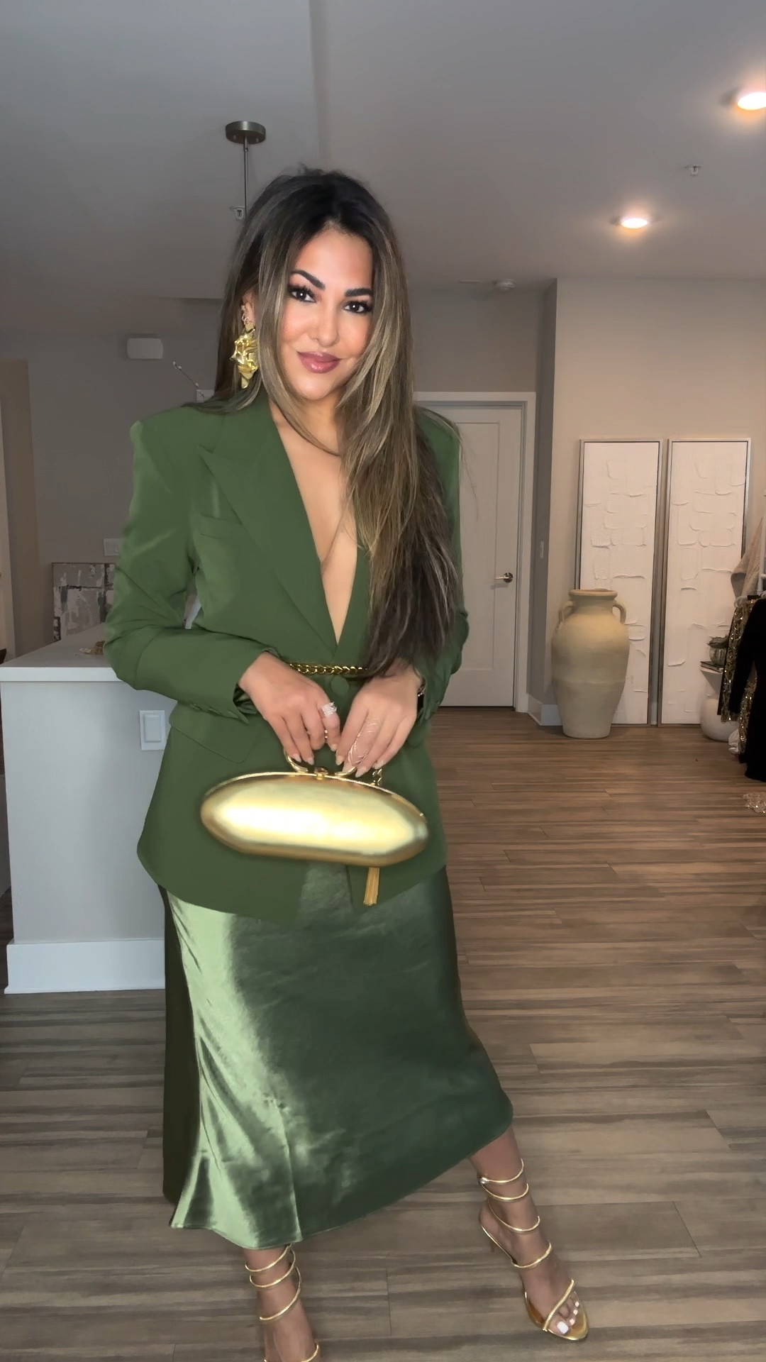 GRWM: An All Green Look 💫

Love this outfit for a classic Spring look as well!  For a more modest look, you can style a green bralette or fitted bodysuit underneath ✨

I’m wearing a size xs in the blazer, but it’s a bit too big on me.  I’ll be sizing down to an xxs ✨

#ootd #outfitinspo #fashion #styletips #outfitideas #grwm #fashionstyle #styling #todaysoutfit #todayslook 


Outfit Details:
blazer + skirt — @revolve 
shoes — @bloomingdales 
earrings + bag — @alexisbittar 
perfume — @valentino.beauty 
belt — @ysl

#LTKFindsUnder50 #LTKStyleTip #LTKBeauty