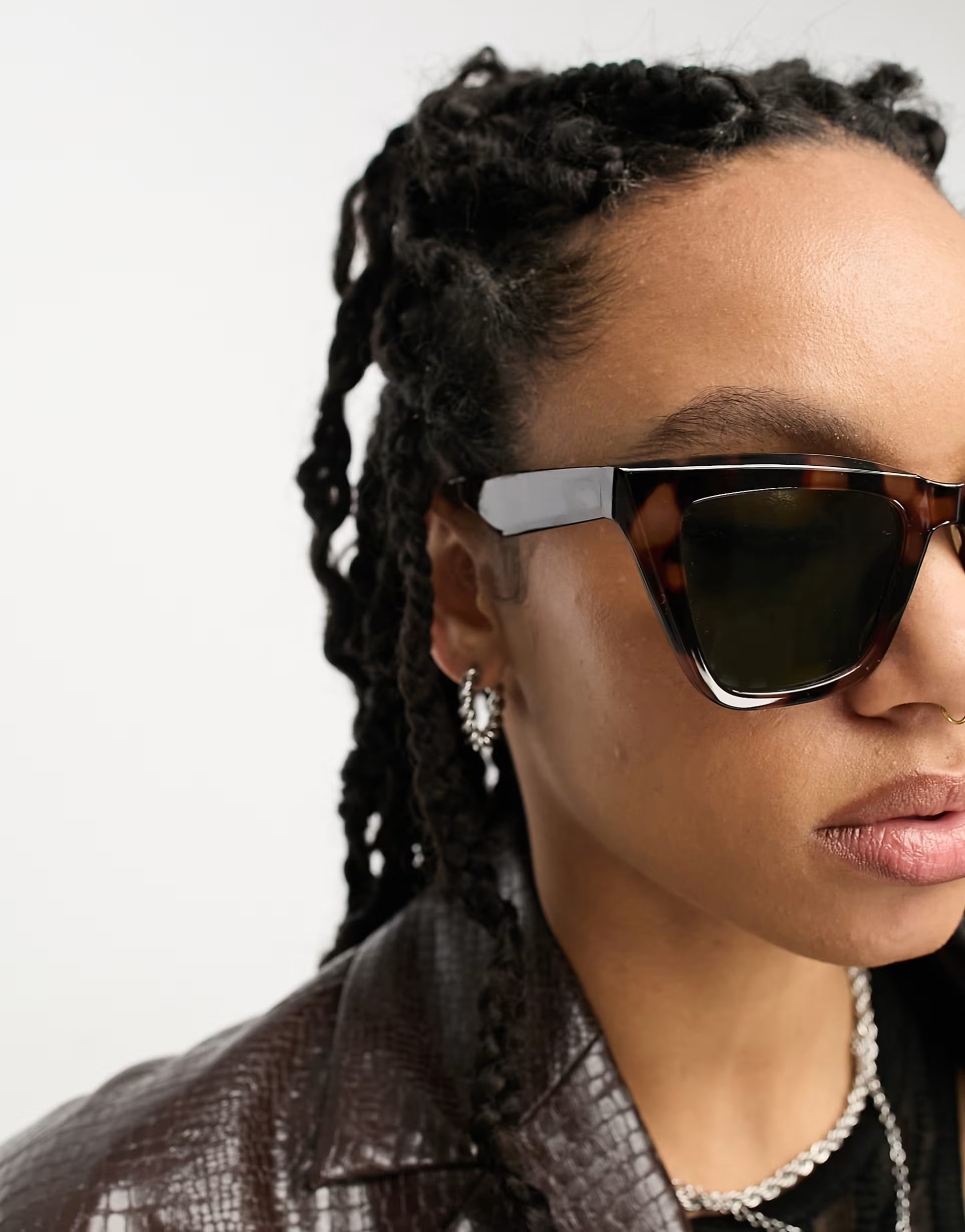ASOS DESIGN – Eckige, schräge Cat-Eye-Sonnenbrille in Schildpattoptik | ASOS (Global)