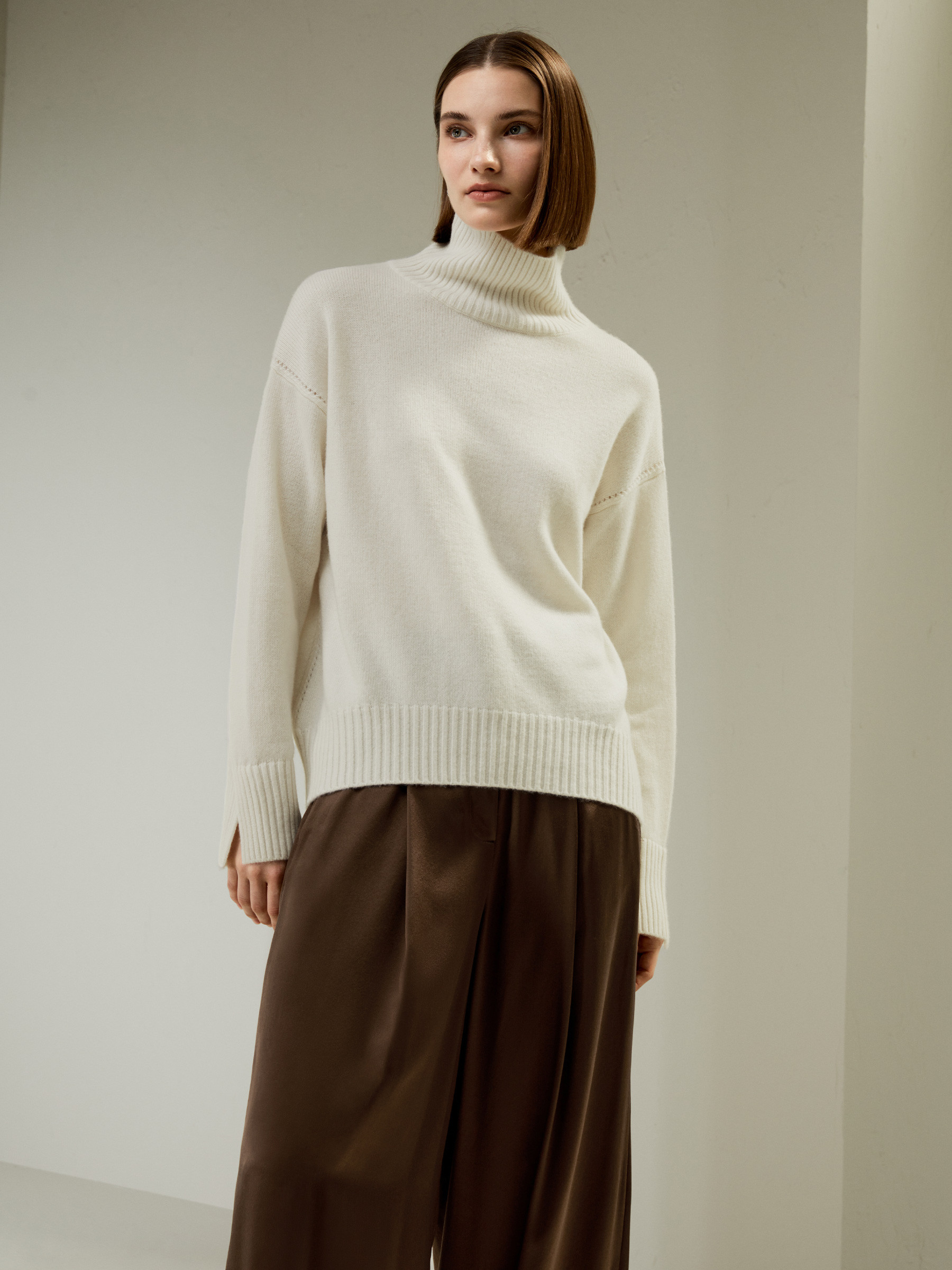 Turtleneck Relaxed-Fit Cashmere Sweater | LilySilk