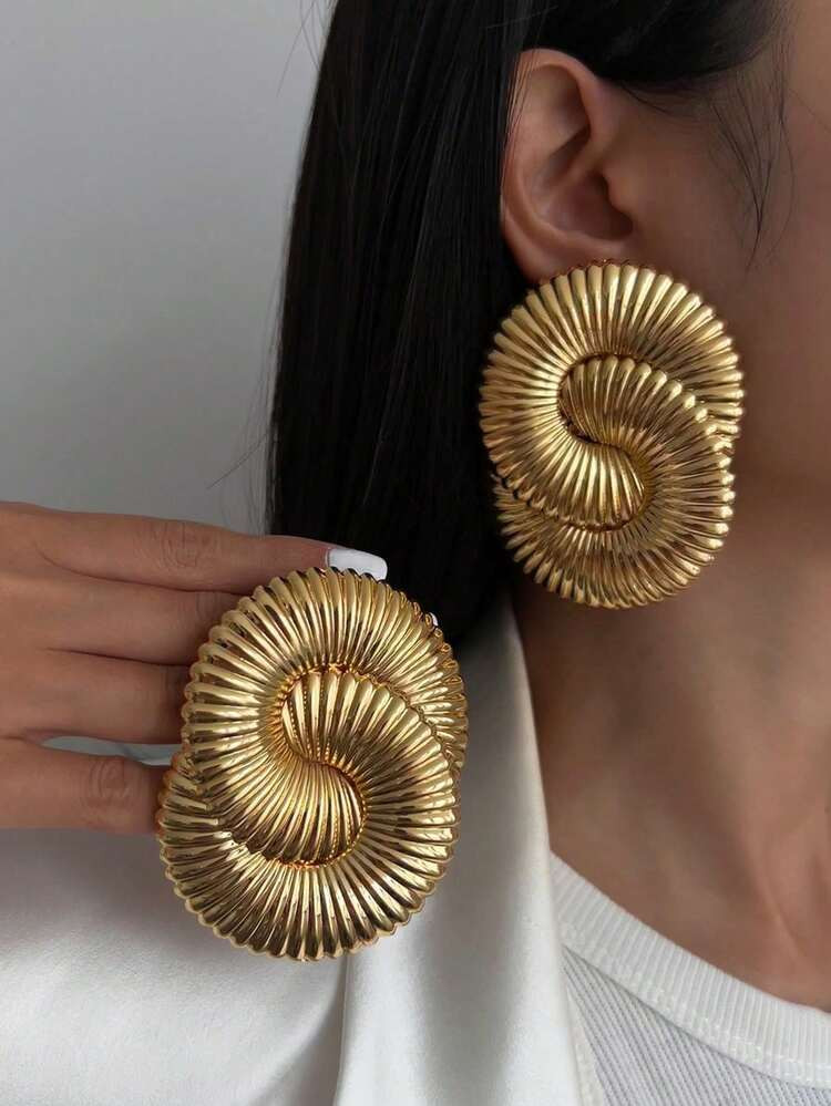 1 Pair Of European And American Style Exaggerated Fashion Geometric Metal Striped Round Earrings, Heavy Jewelry Earrings, Ladies' Daily Banquet And Party Decorations, Holiday Gifts, Clothing Matching Charm Jewelry Set | SHEIN