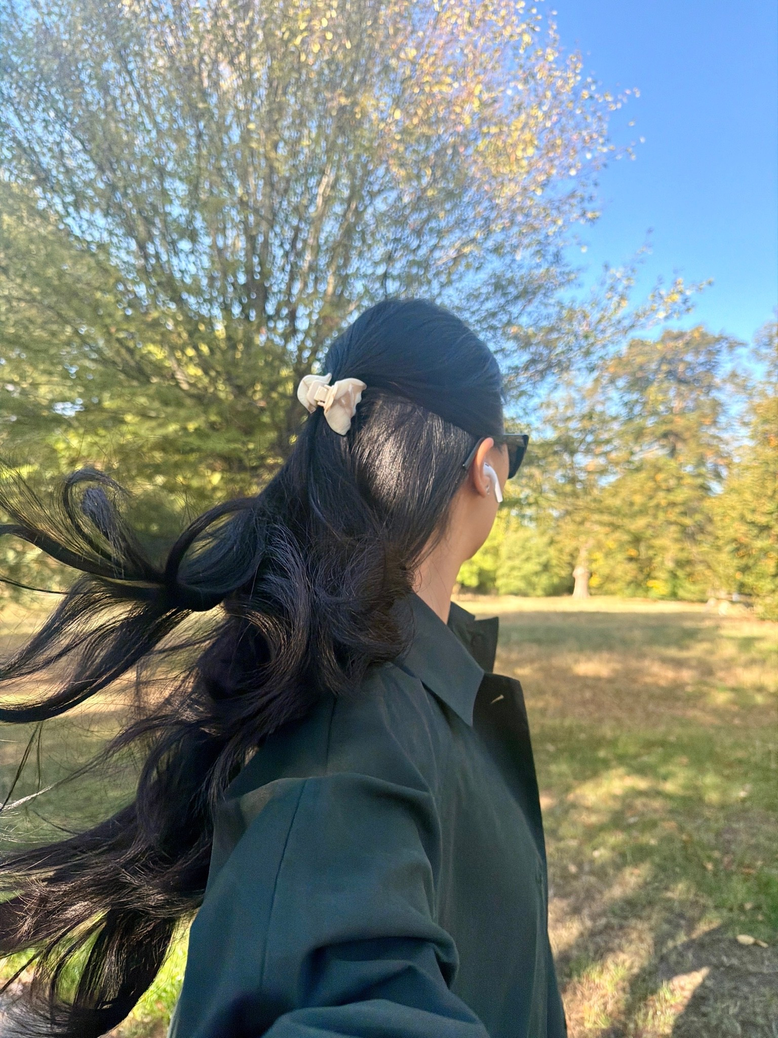 One of my fav claw clips that doesn’t slide down my hair and holds it up all day. Comes in a. Pack of 2

#LTKBeauty #LTKselfcare #LTKgrwm