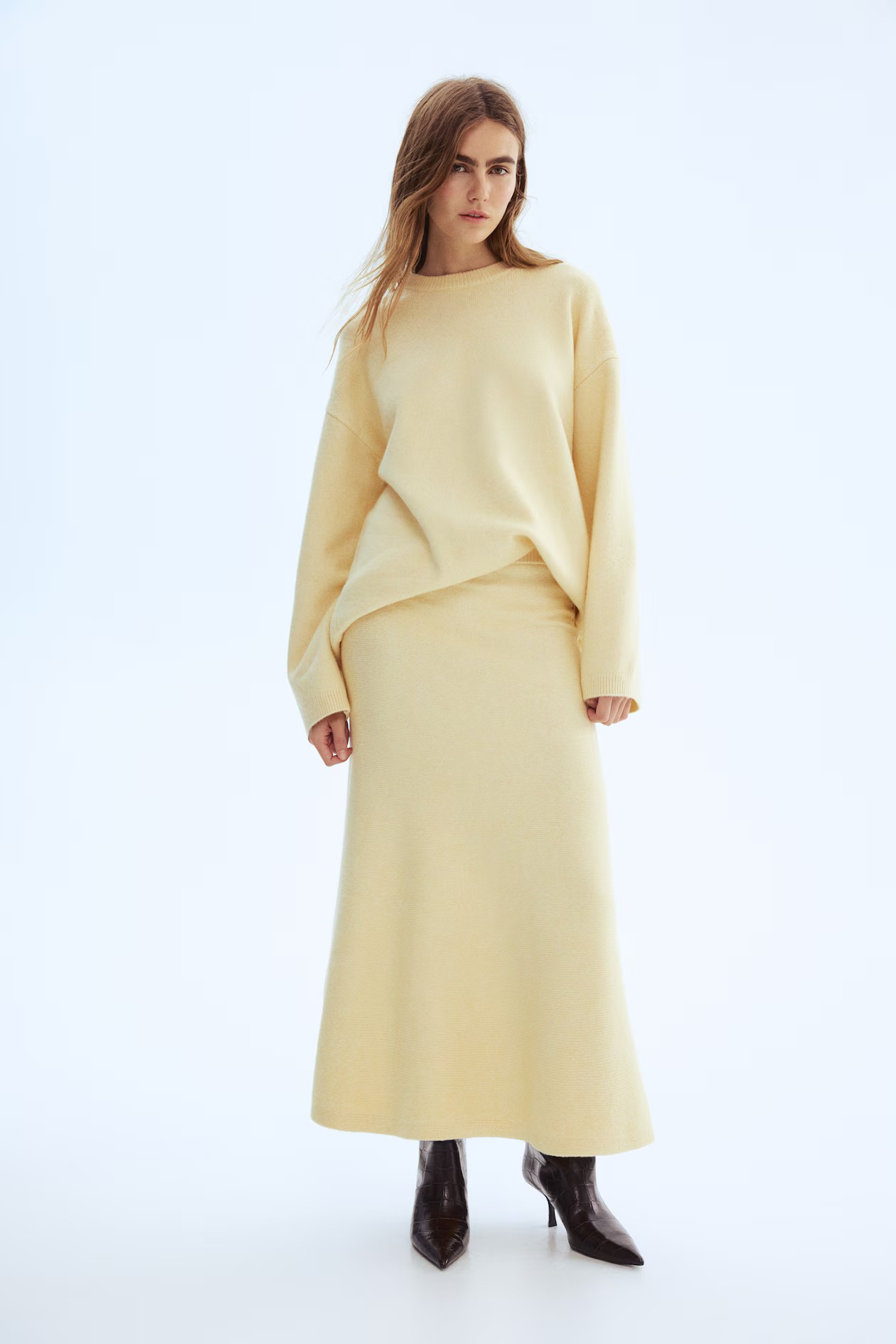 Flared knitted skirt | H&M (UK, MY, IN, SG, PH, TW, HK)