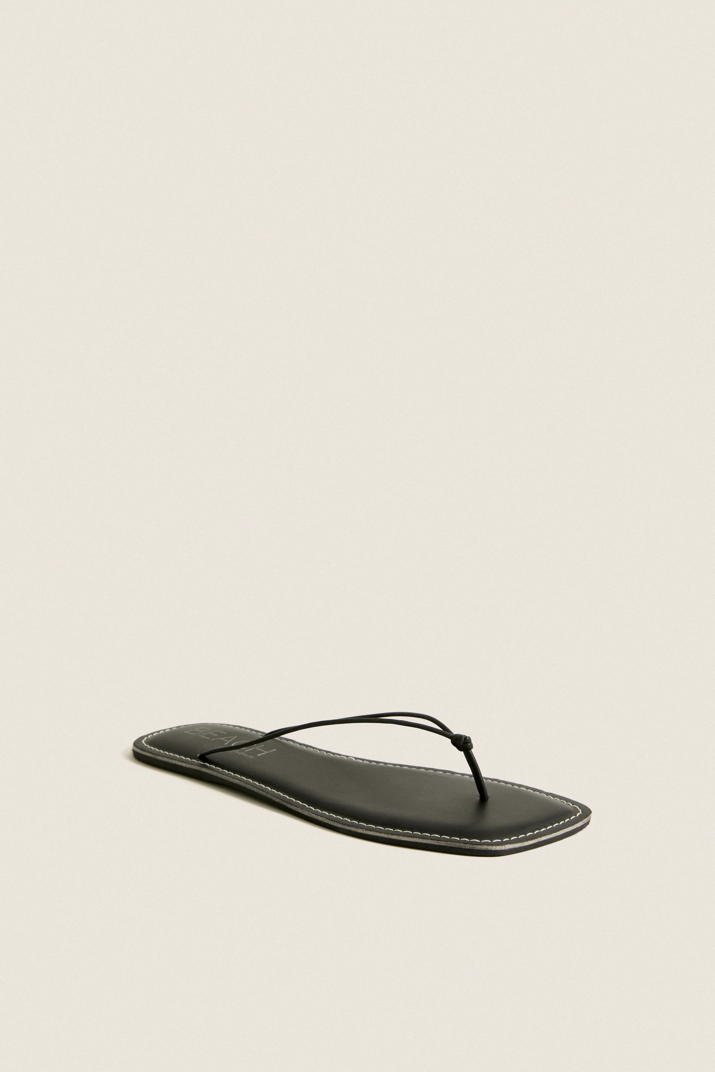 Black Ray Flip Flops | Tuckernuck (US)