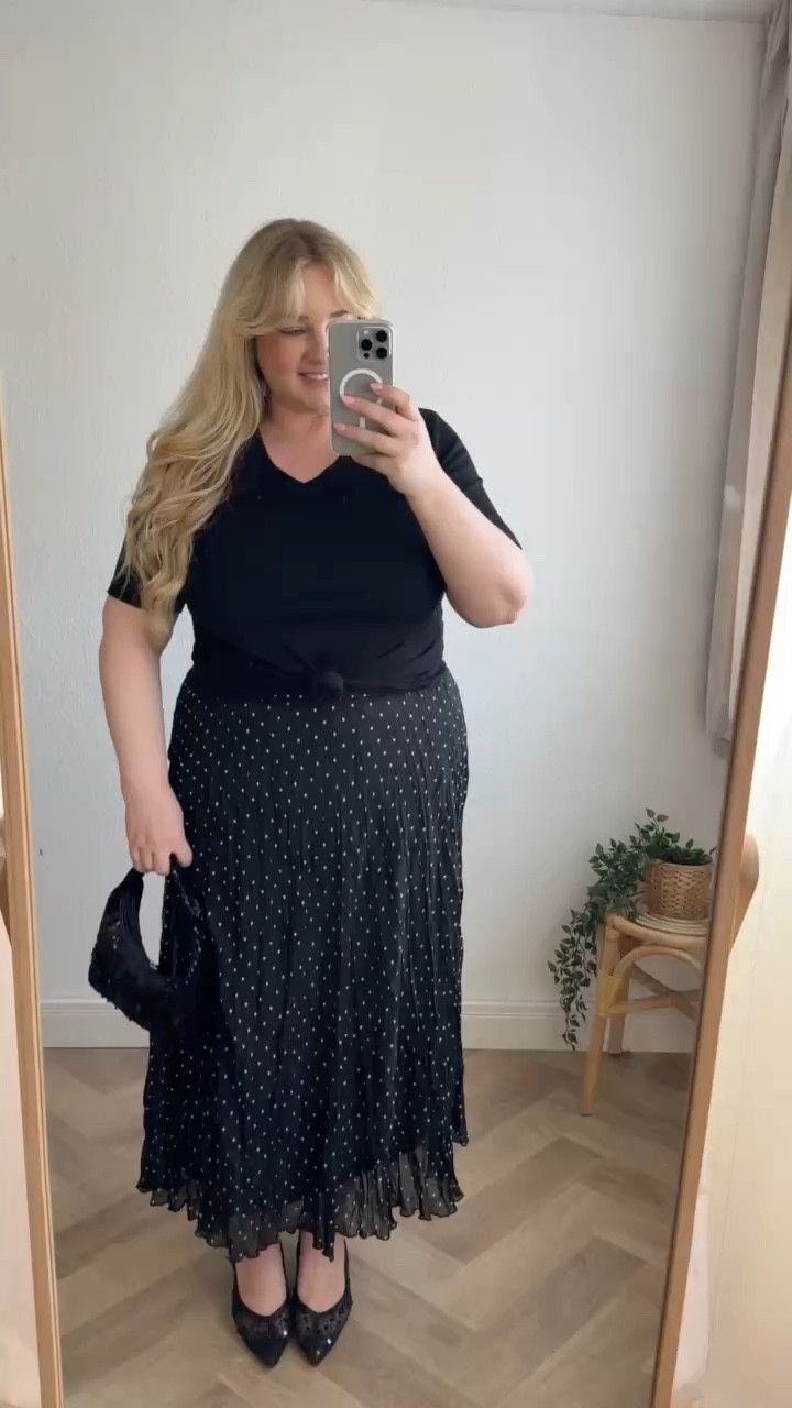 All black Look 🖤

15% sparen mit dem Code: beau15ty
vom 17.03. -einschl. 19.03.2026
einmalig einlösbar pro Kundin
gilt in DE App & Webshop

#rock #schwarzerlook #allblack #plussizefashion #girlsnight #frühling 

#LTKplussize #LTKspring #LTKdeutschland