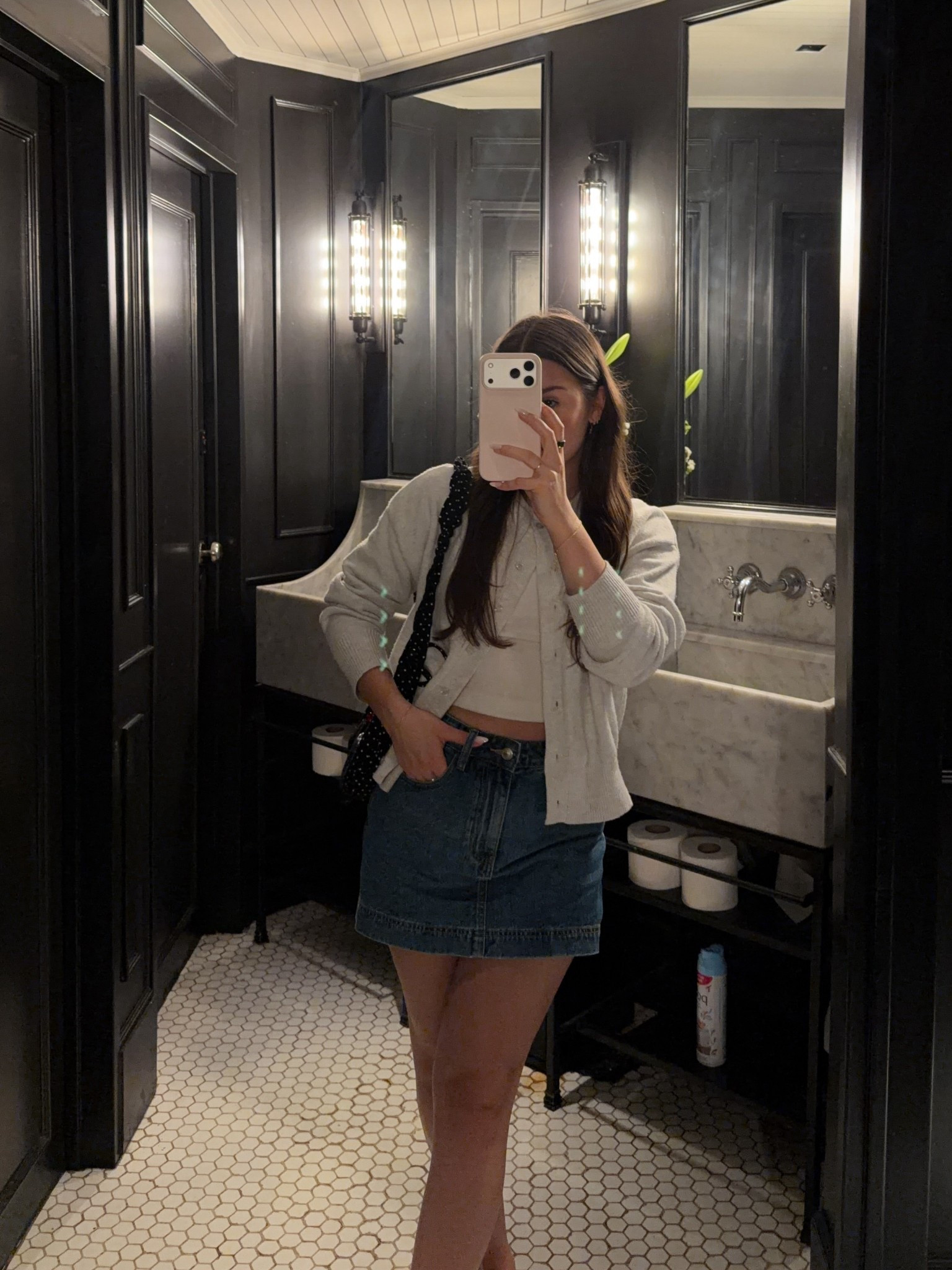 OOTN for dinner out in Buenos Aires 🌃 this gray cardigan from Amazon is one of my favs

Princess Polly Skort - size 4
Amazon Cardigan - size S

#ootd outfit of the day, denim skort, princess polly

#LTKootd