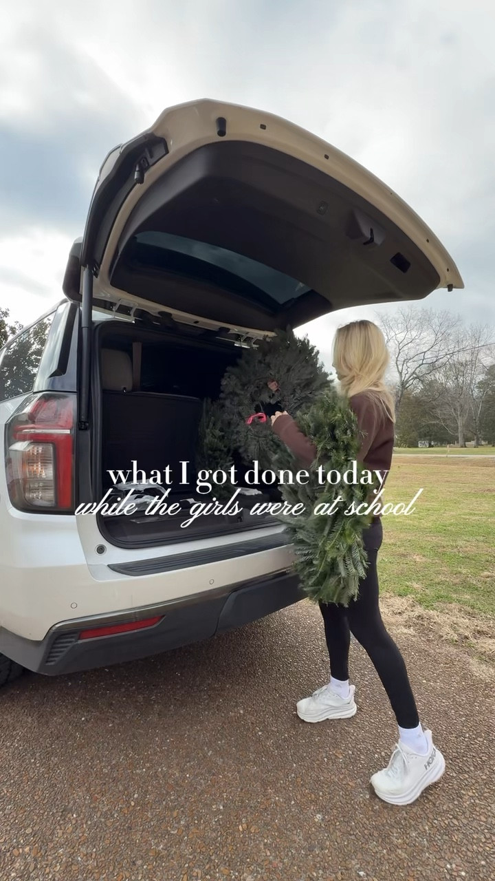 Disheveled and doing my best 😂

#LTKdayinmylife #LTKmomlife #LTKootd