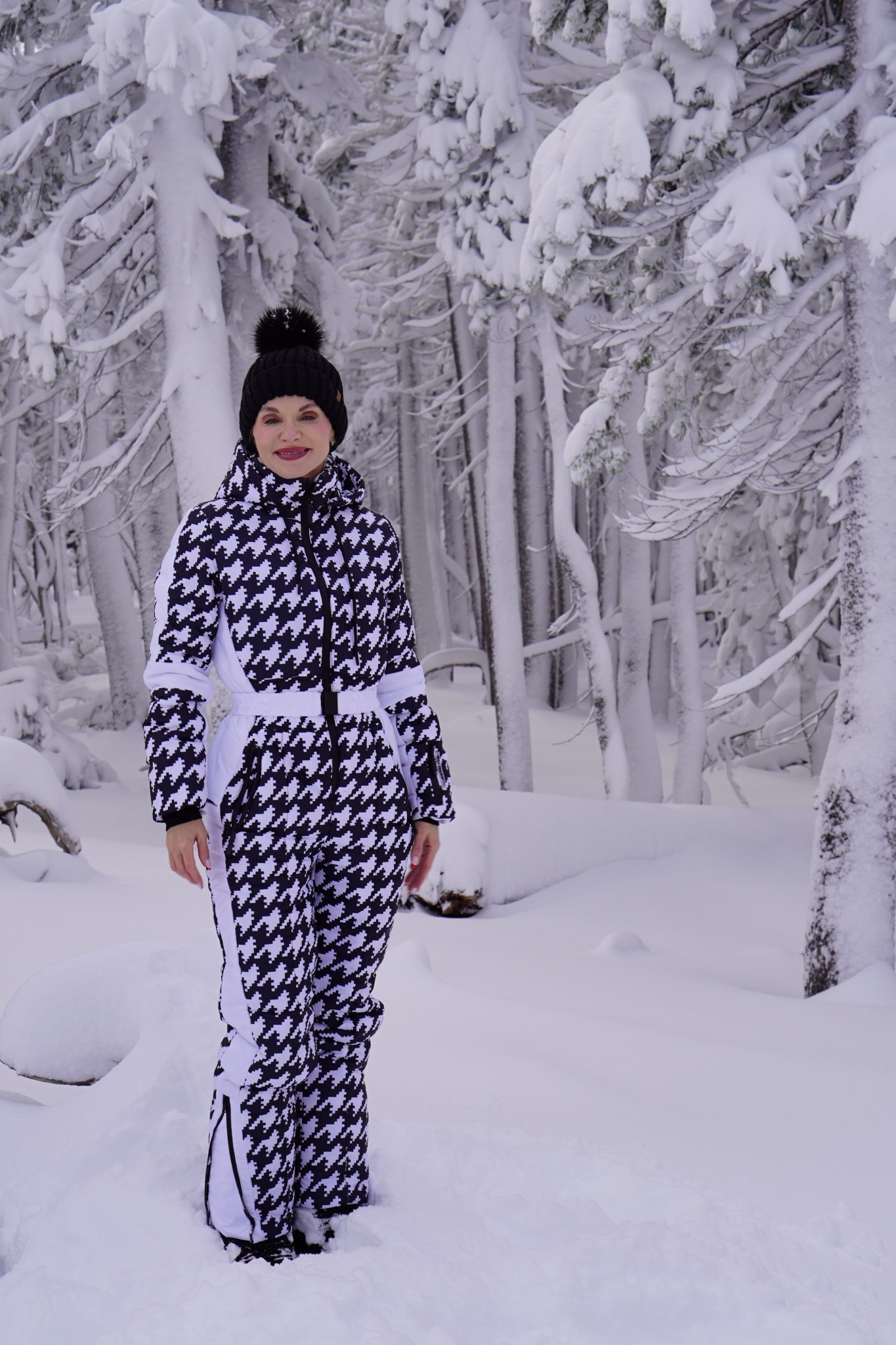 Snow day style done right ❄️
This winter set is warm, comfortable, and flattering — perfect for ski trips, snowy walks, and mountain getaways. I love how it keeps you cozy without sacrificing style. Linking the full outfit so you can recreate this winter look easily.
:
#LTKWinter #LTKStyle #ShopMyLook #WinterOutfit #SkiOutfit #SnowDayStyle #AprèsSki #WinterFashion #ColdWeatherStyle #MountainStyle 

#LTKTravel #LTKootd #LTKActive #LTKHoliday