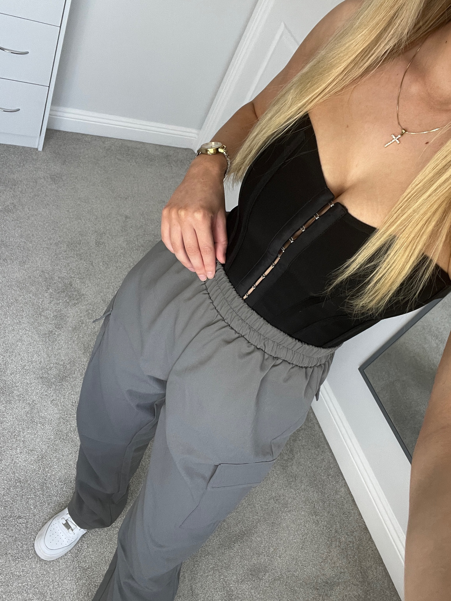 cargos and a corset 🫶🏻

#LTKfindsunder100 #LTKeurope #LTKSeasonal