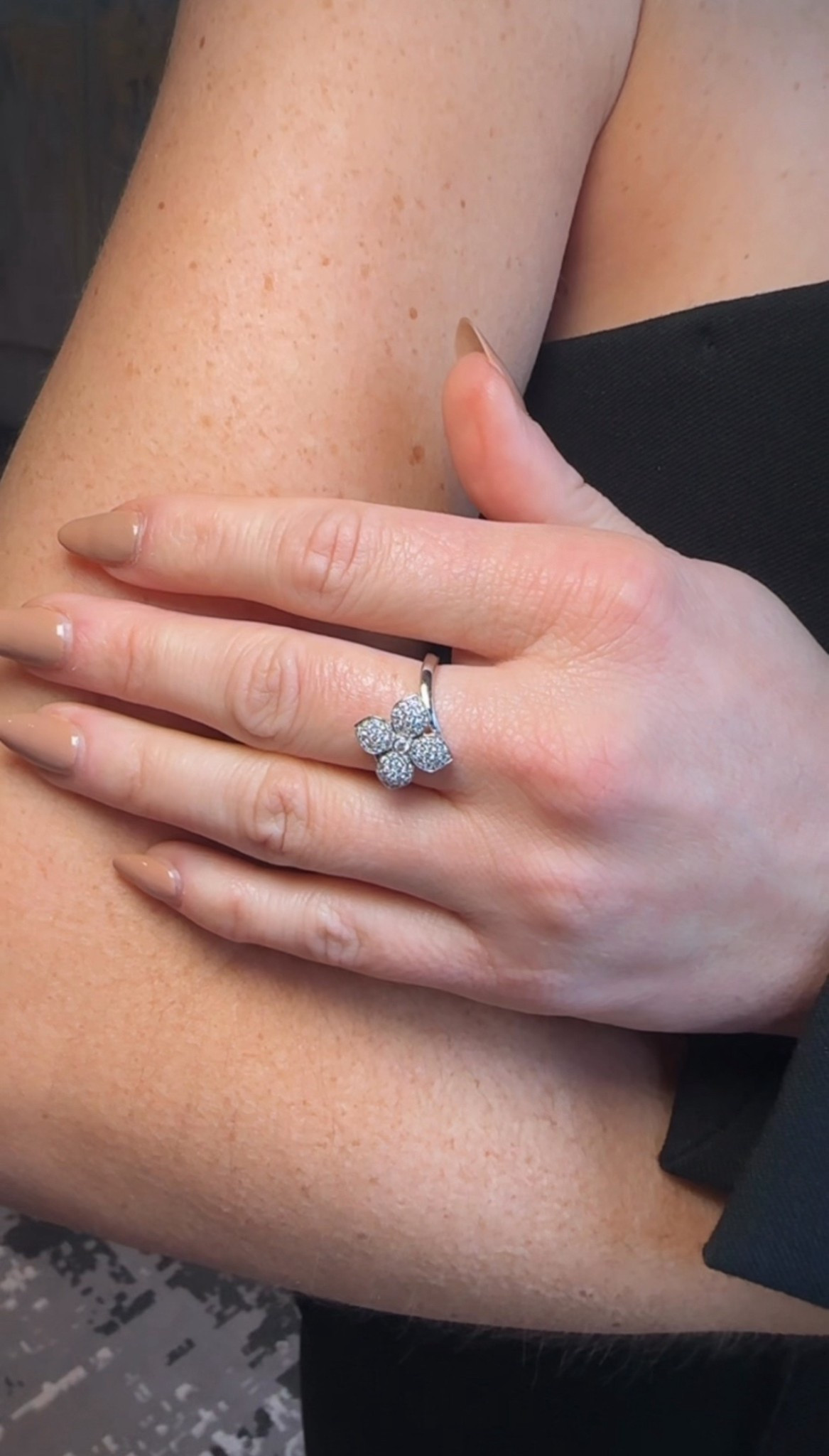 #verlasofficial Diamond clover ring is enchanting. #verlas

#LTKGiftGuide #LTKHoliday #LTKgrwm