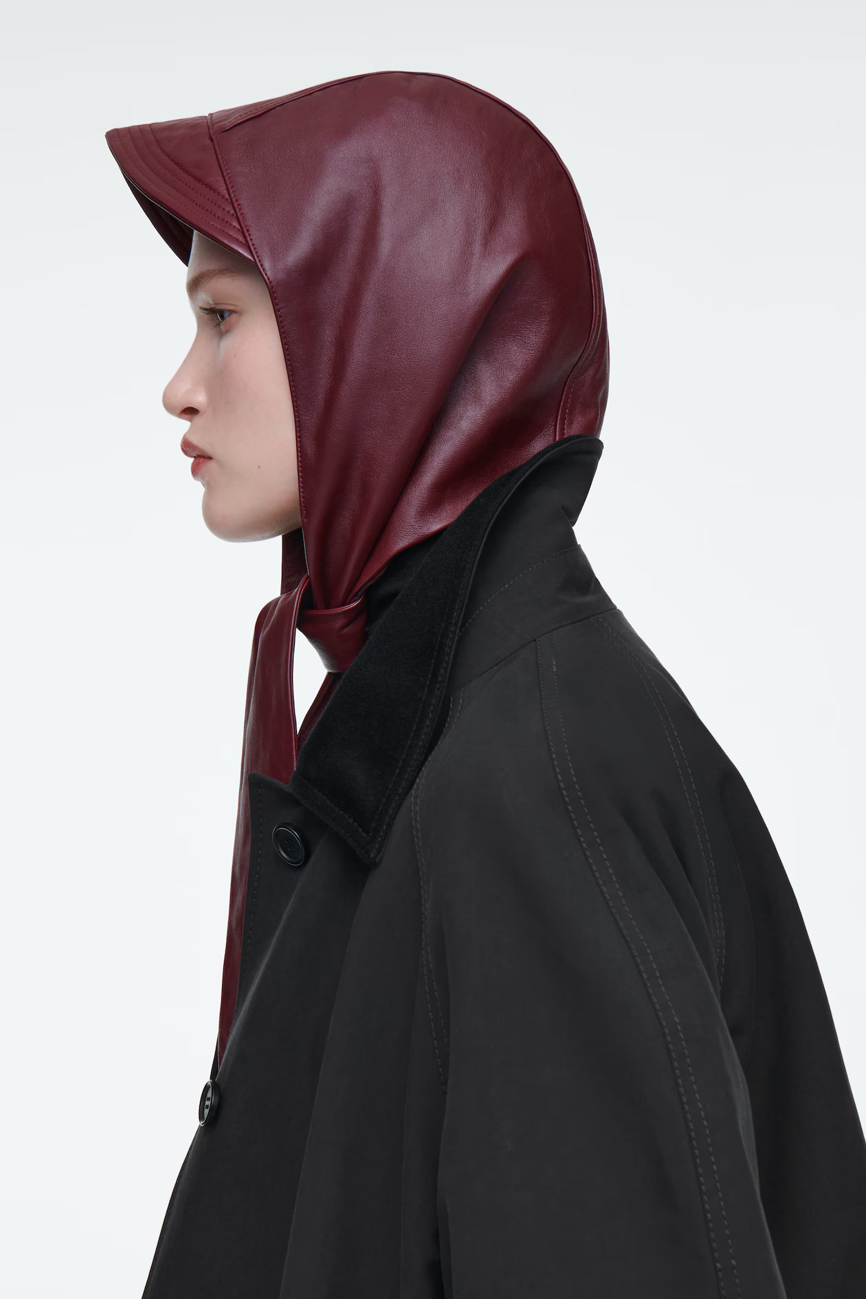 PEAKED LEATHER HOOD - BURGUNDY | COS (EU)