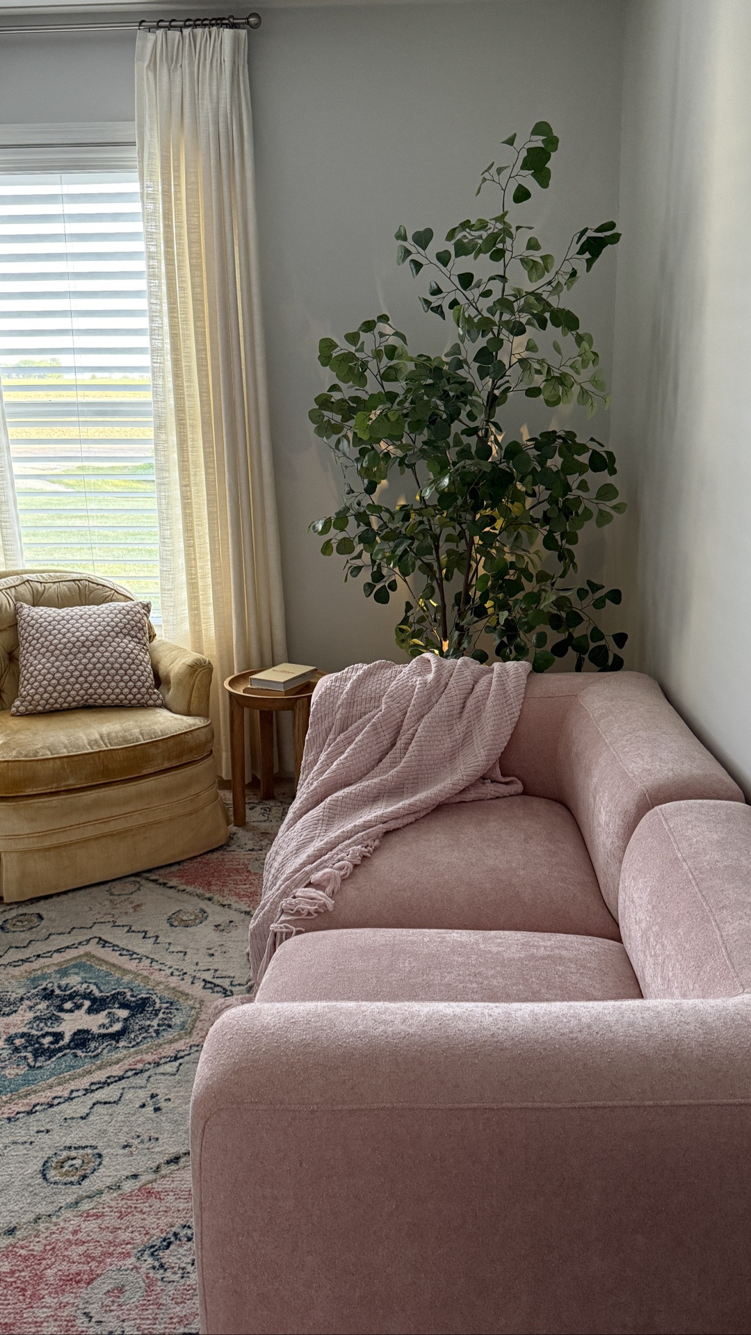 This blush beauty is the Philo Modular Two-Seater from Pop Maison, and it completely changed the mood in here. This is my fourth partnership with them, and one of the reasons I keep coming back is that their pieces are thoughtfully made with sustainability in mind—beautiful furniture that feels good in more ways than one.

Pink sofa, pink love seat, pink modular sofa

#LTKHome
