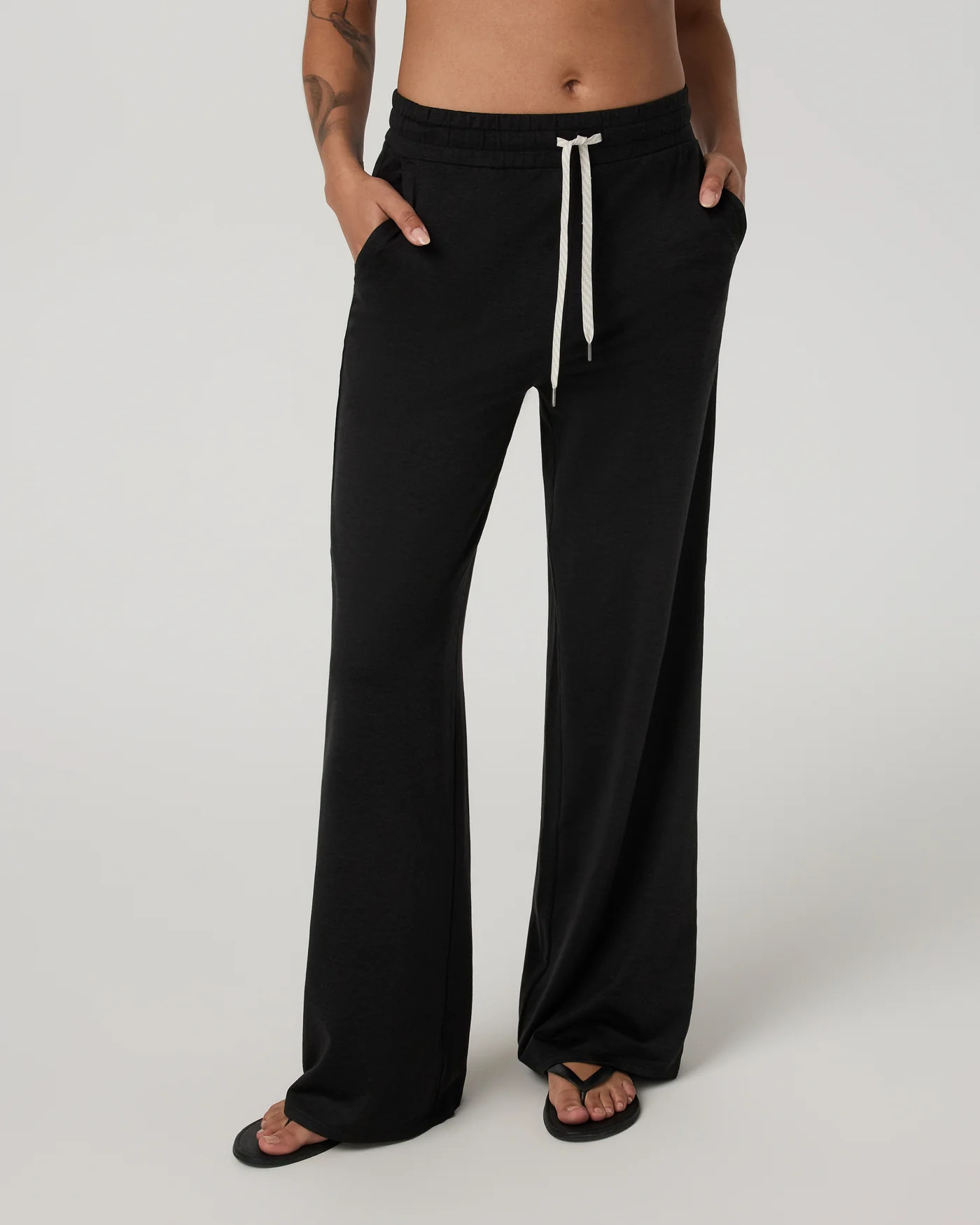 Halo Essential Wideleg - Short – Black Heather – Joggers – Vuori | Vuori Clothing (US & Canada)