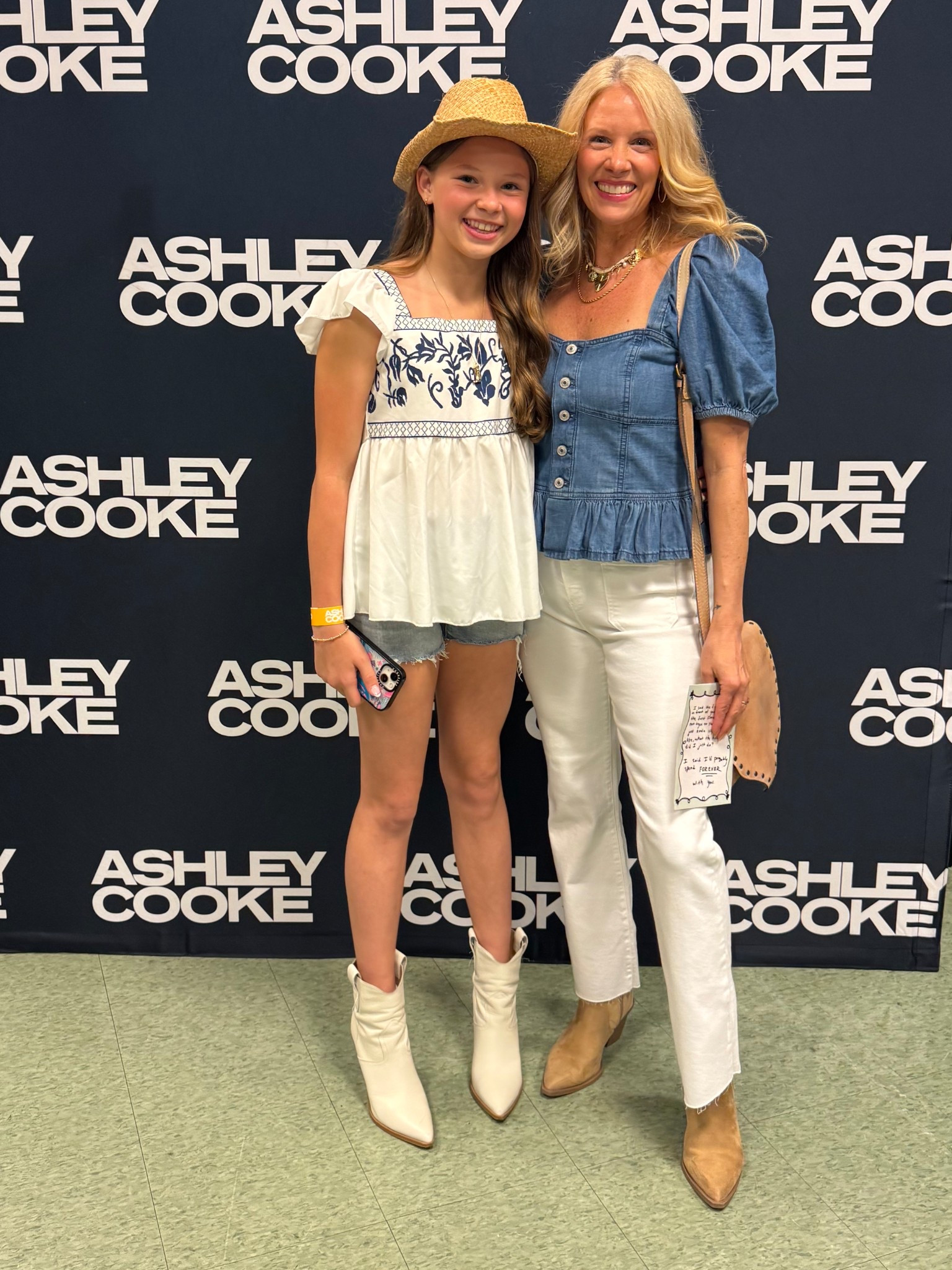 Country concert style 
White denim is from @whisperboutiques

#LTKFindsUnder100 #LTKStyleTip