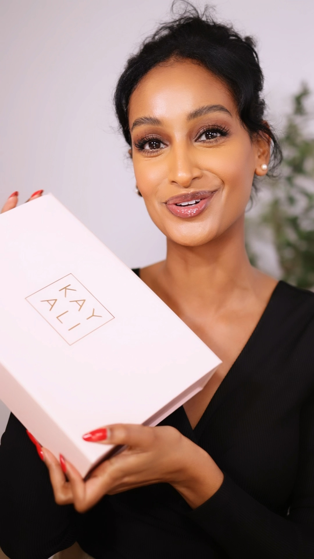 #kayali fragrances #kayalivanilla #kayalisparklinglylychee #kayalijuiceapple

#LTKbeauty #LTKVideo #LTKGiftGuide