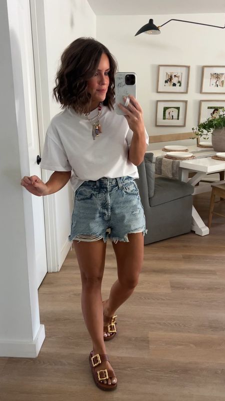 
Top in a xs true to size 
Shorts in a size 2 - if in between sizes, go up.
Shoes are true to size 
Necklace warning it is loud 

#targetstyle 
Summer sandals | summer outfit | summer shorts 


#LTKFindsUnder50 #LTKStyleTip #LTKVideo