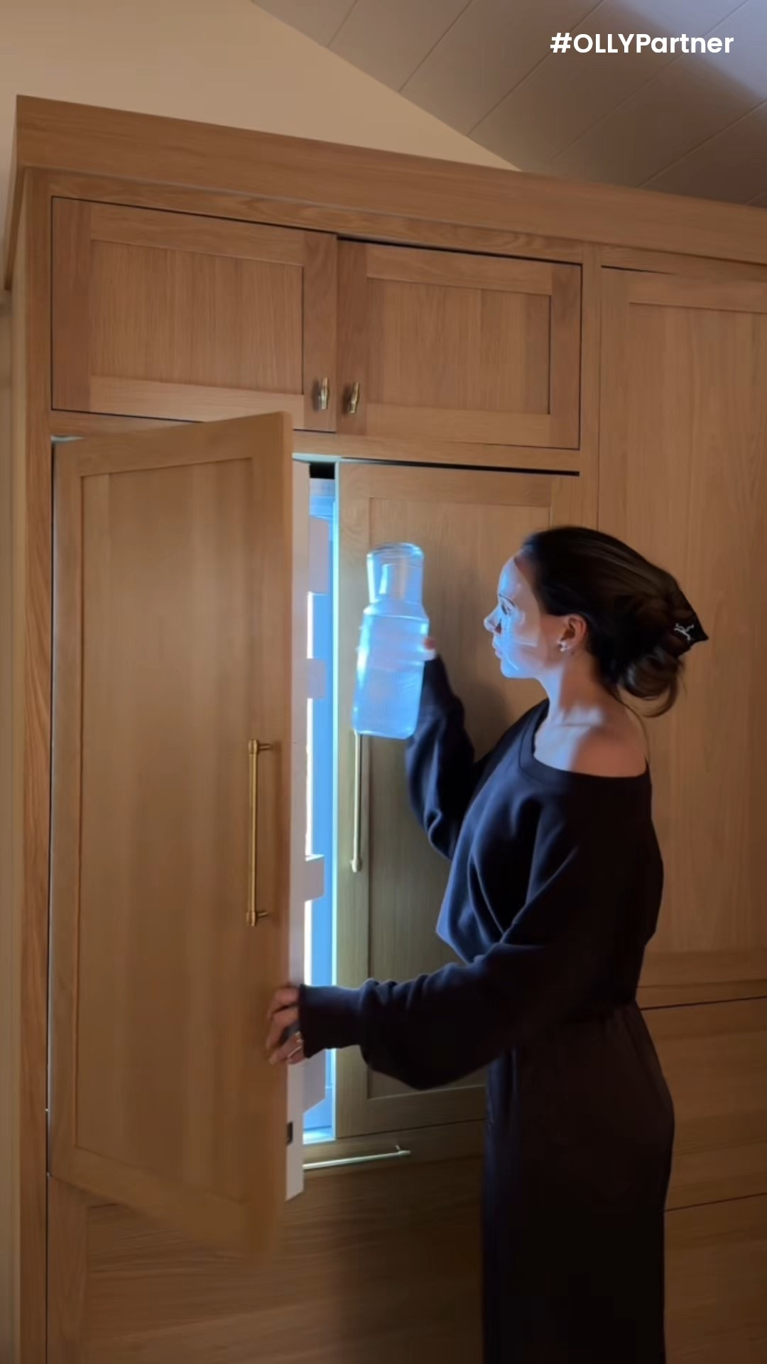 My favorite 2 in 1 for the body & mood body wash by @ollywellness 🤍#OLLYPartner 

