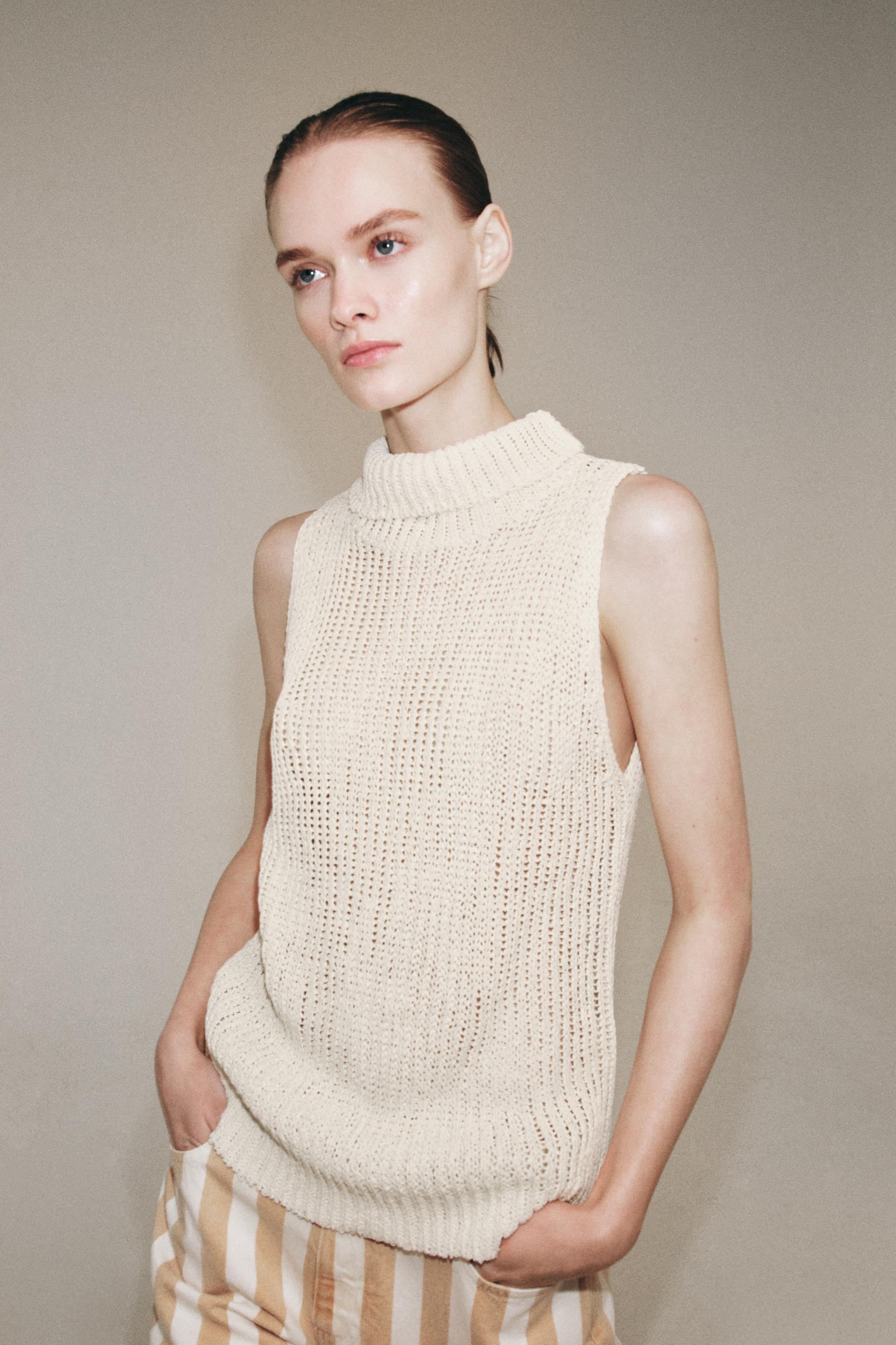 STRICKTOP MIT STEHKRAGEN | Zara DE