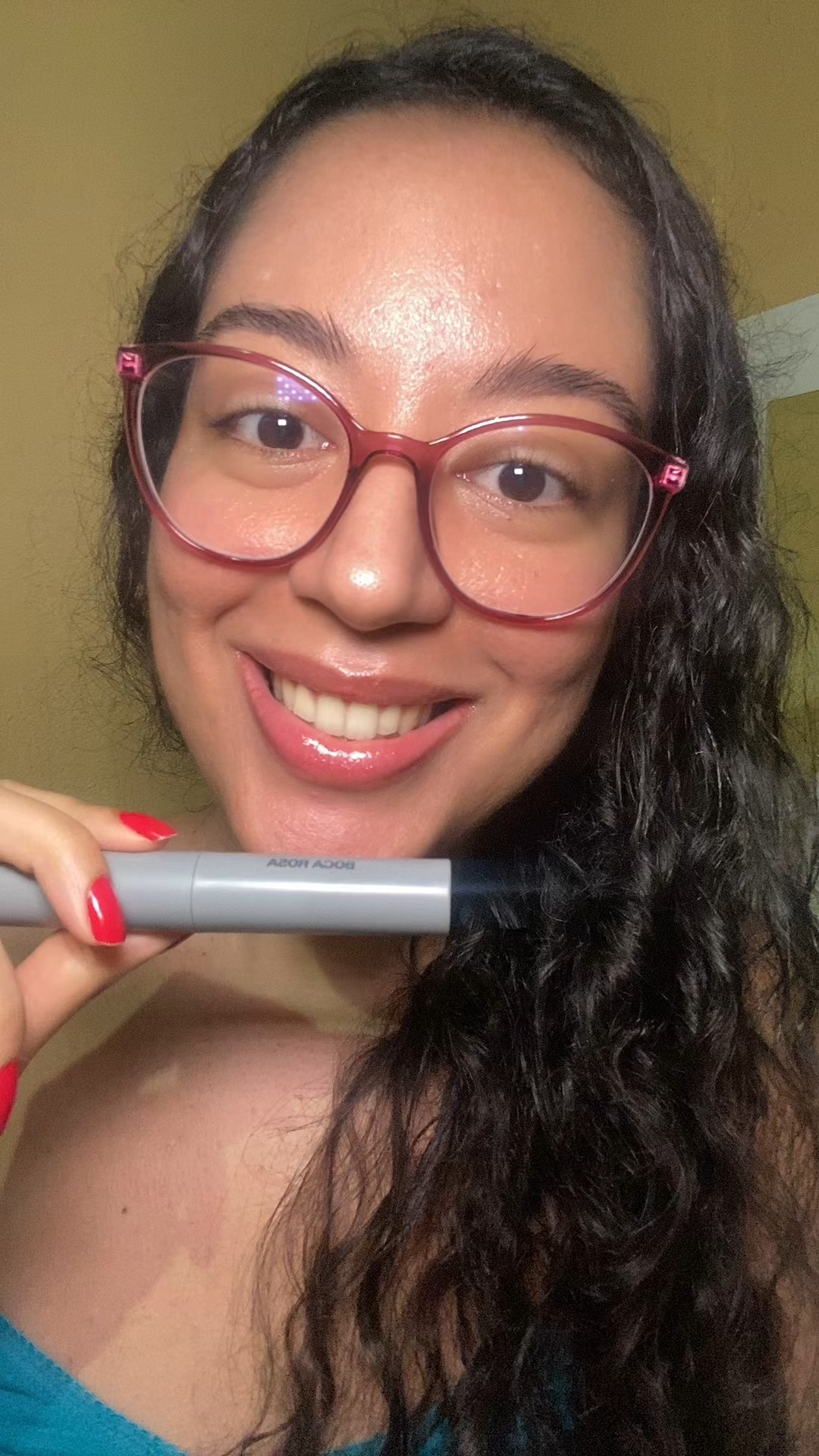 E apliquei rapidamente! To usando o gloss Hidra Lábios cor Vermelho Translúcido Boca Rosa com efeito espelhado maravilhoso ❤️

#LTKbeleza #LTKbrasil