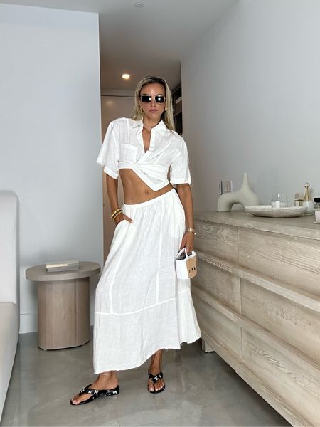 Styling chic summer outfits. An all white linen outfit is a must for summer. This skirt is from Zara but I linked a similar one from revolve  

Summer outfit, linen skirt 